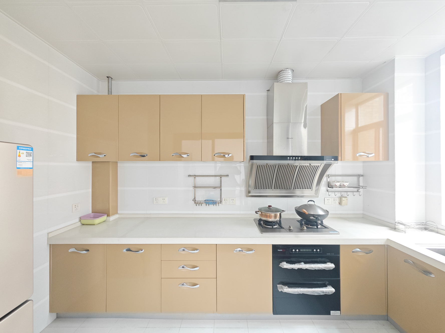 颐和佳园  3室2厅2卫    120.0万厨房