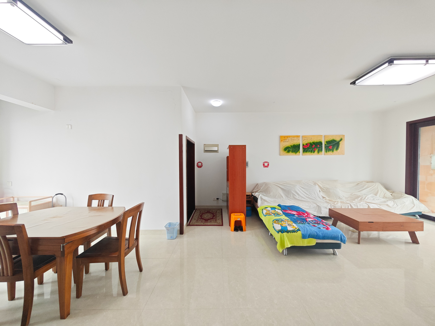 颐和佳园 3室2厅2卫 120.0万 颐和佳园 3室2厅2卫 120.0万客厅