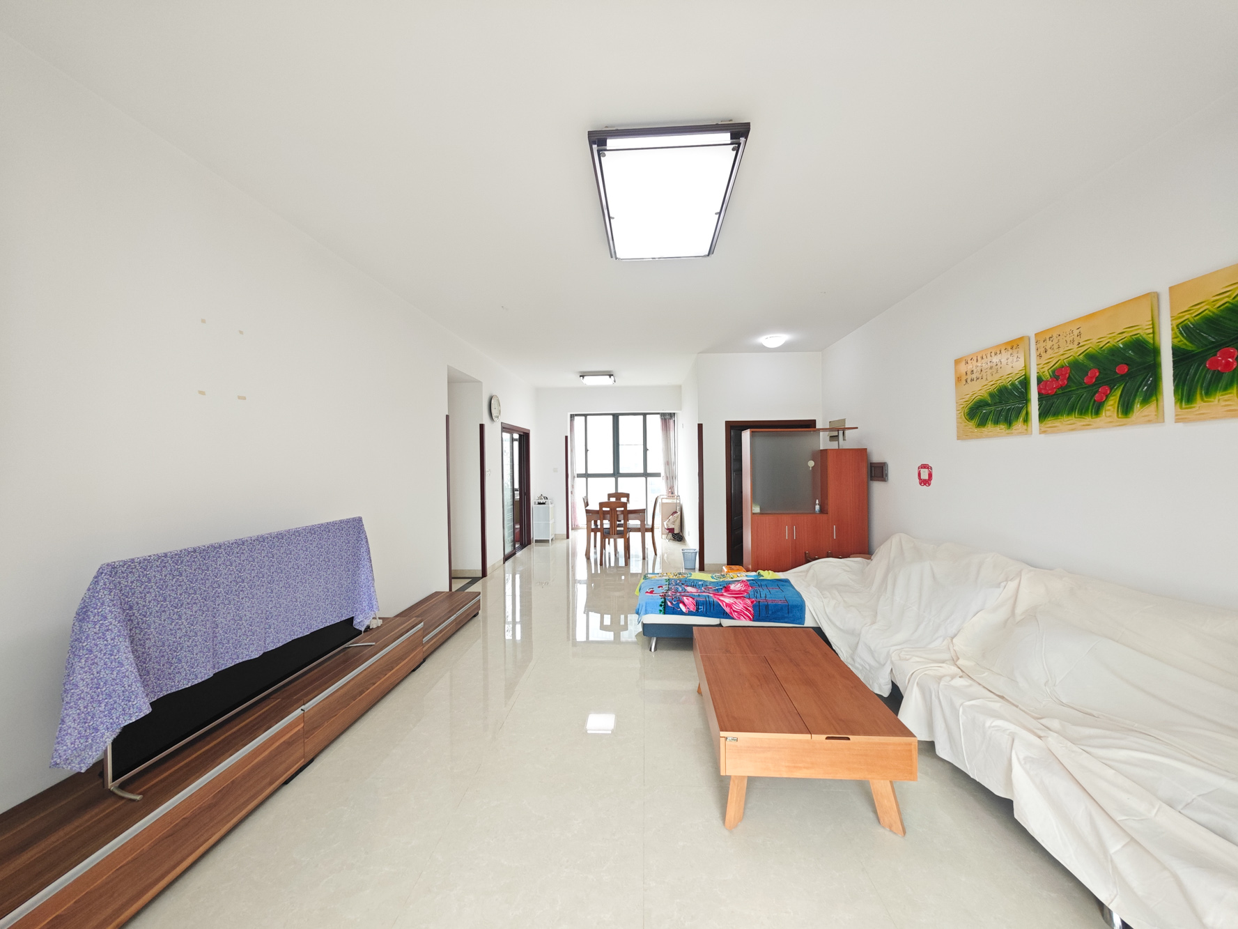 颐和佳园 3室2厅2卫 120.0万 颐和佳园 3室2厅2卫 120.0万客厅