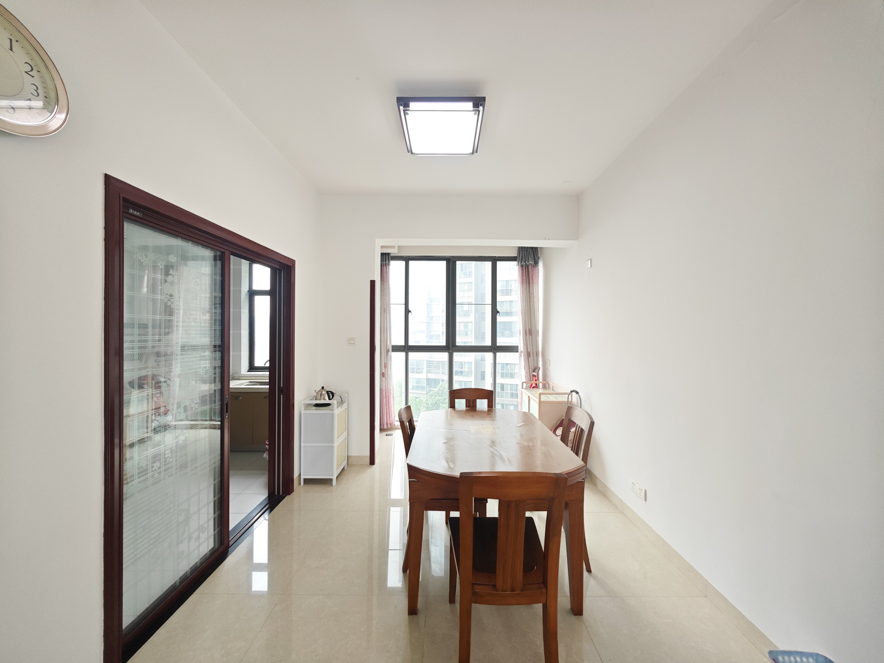 颐和佳园  3室2厅2卫    120.0万客厅