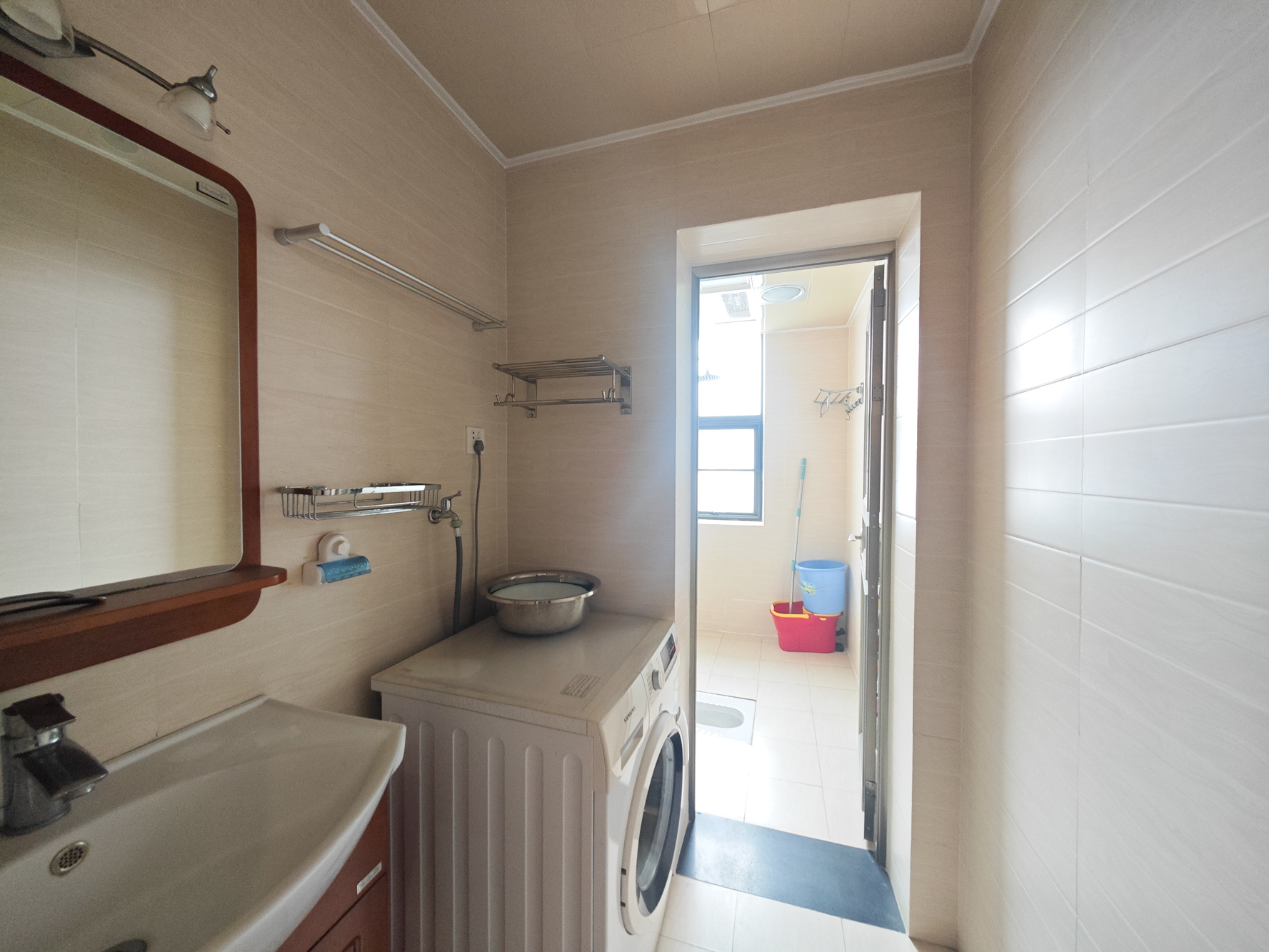 颐和佳园  3室2厅2卫    120.0万卫生间