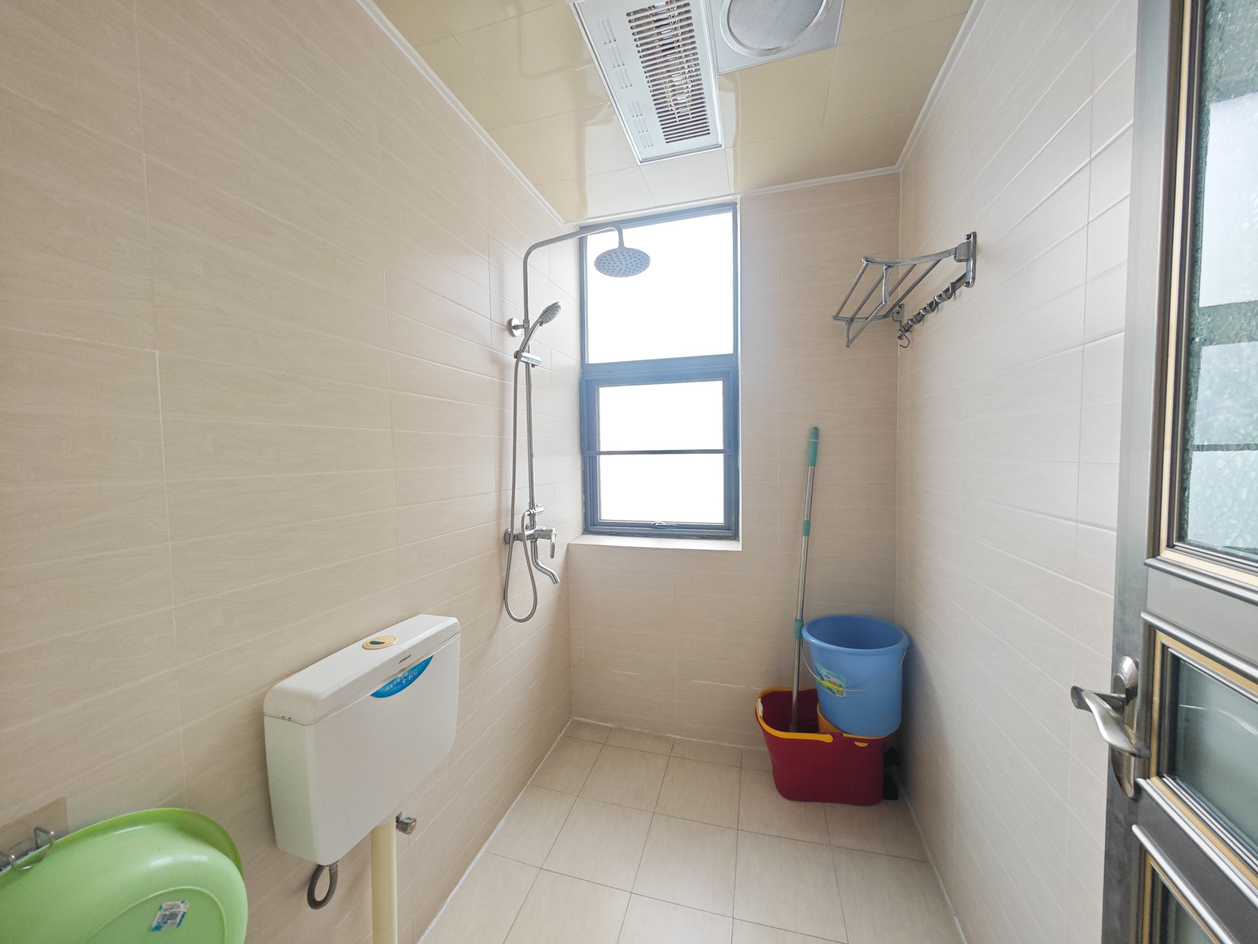 颐和佳园  3室2厅2卫    120.0万卫生间