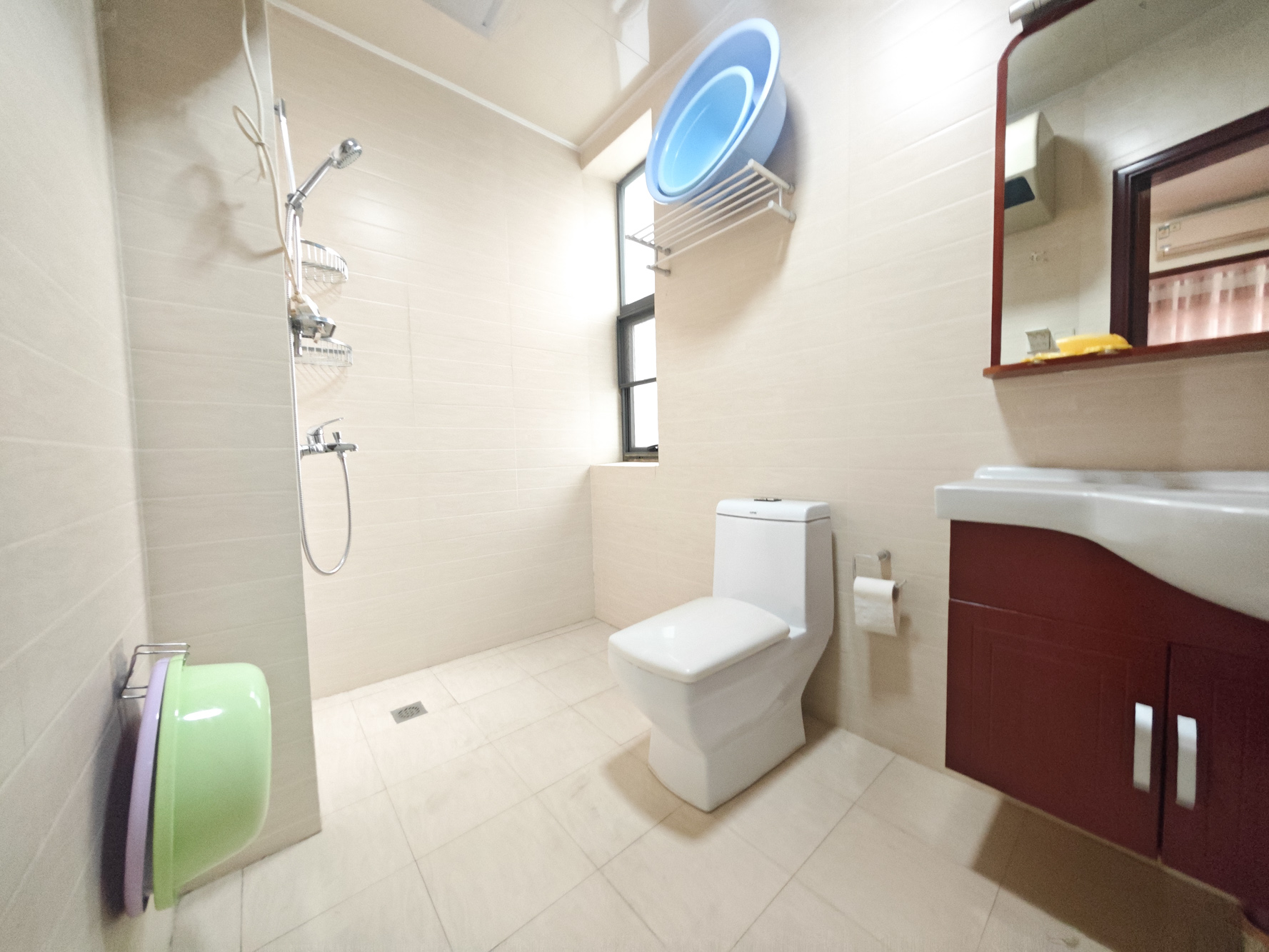 颐和佳园  3室2厅2卫    120.0万卫生间