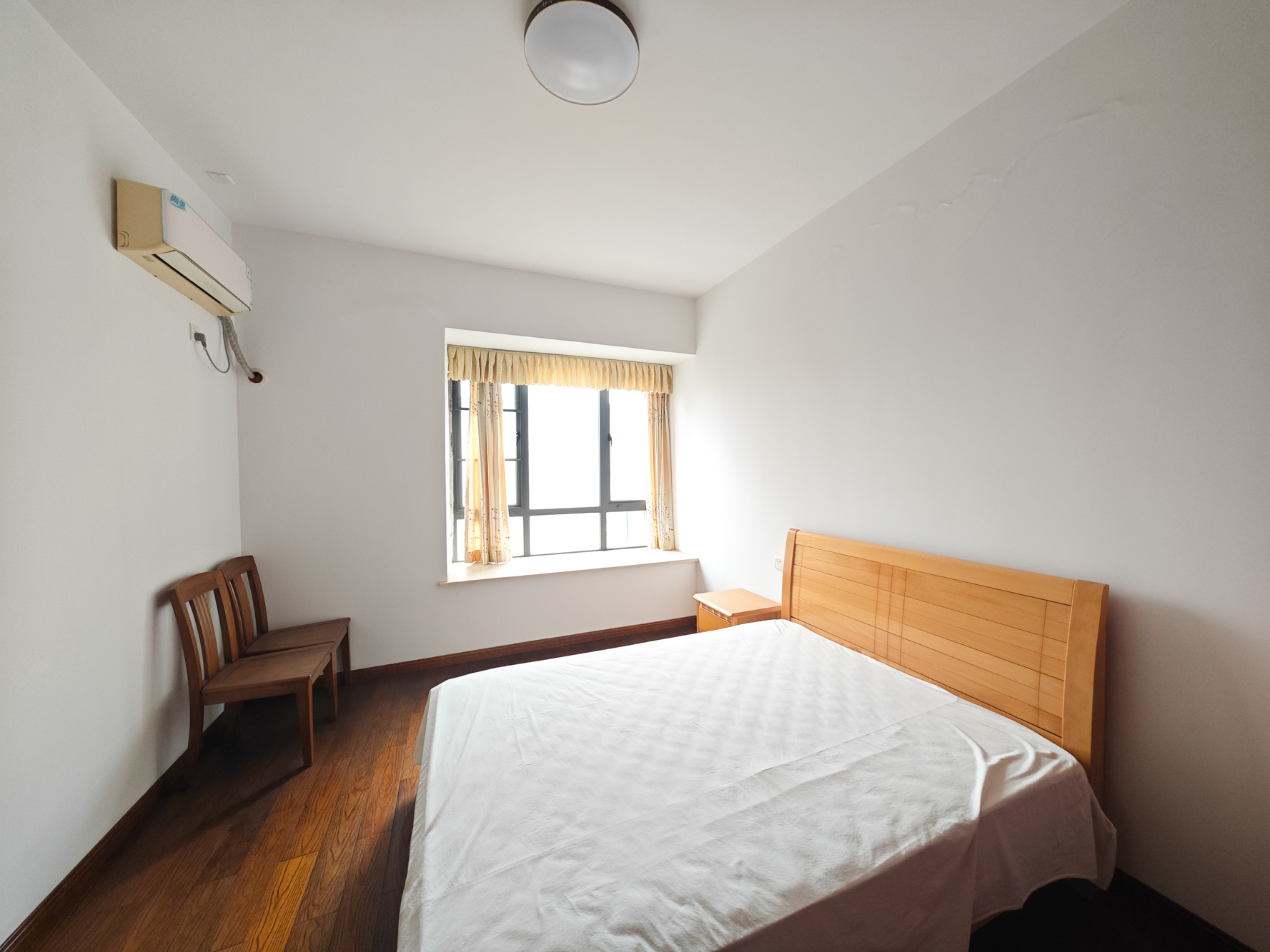 颐和佳园  3室2厅2卫    120.0万卧室