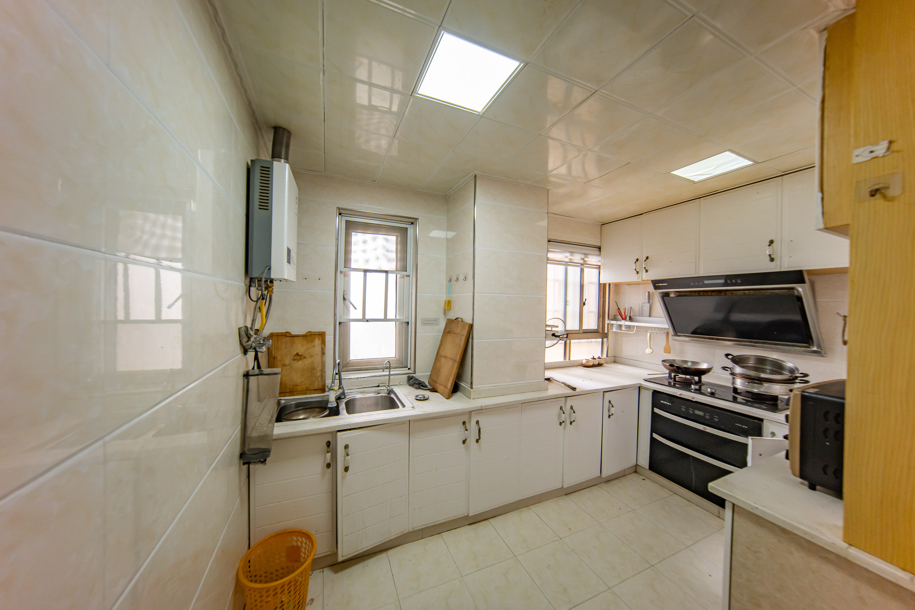 米兰春天  3室2厅1卫    55.0万 米兰春天  3室2厅1卫    55.0万厨房