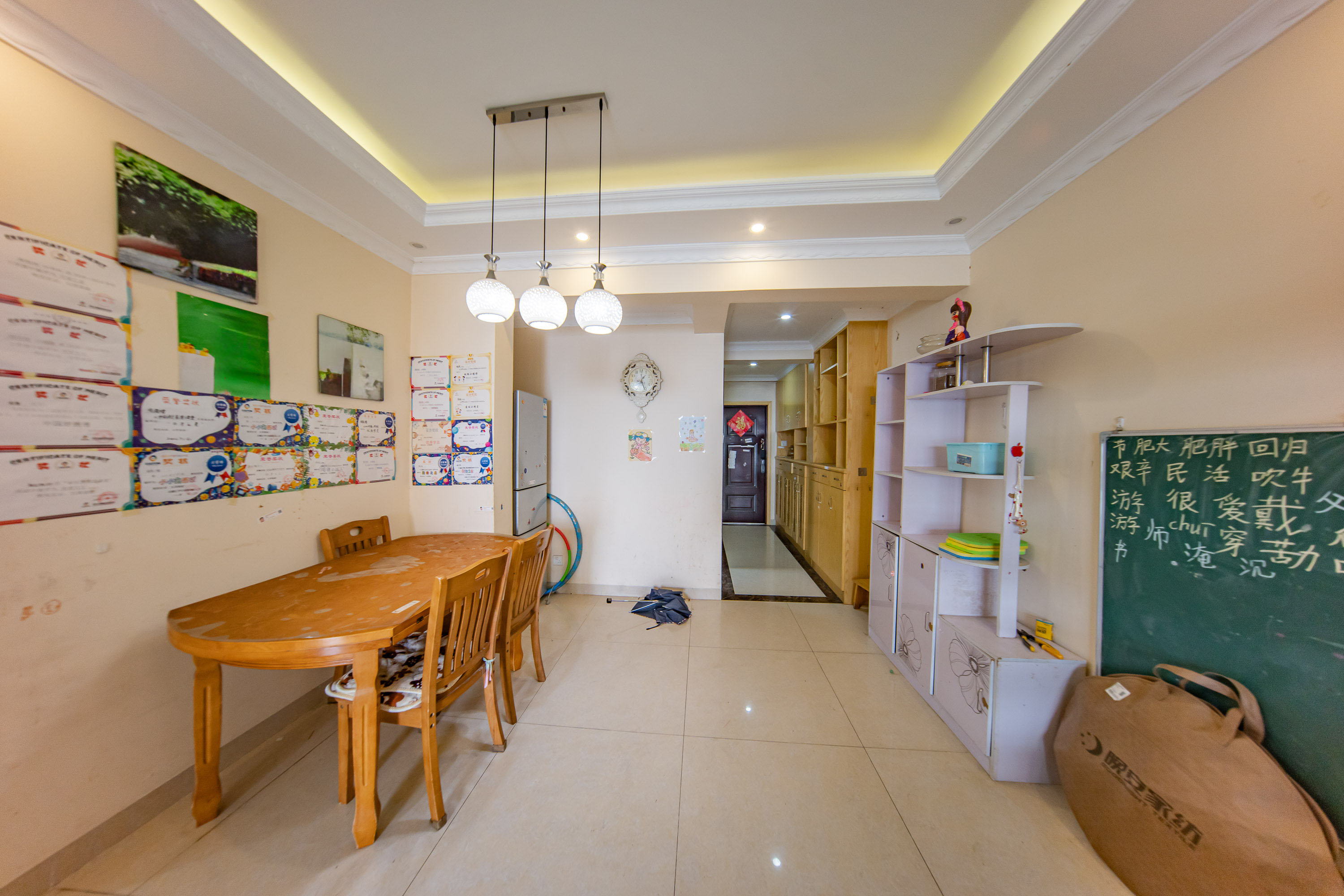 米兰春天  3室2厅1卫    55.0万 米兰春天  3室2厅1卫    55.0万客厅