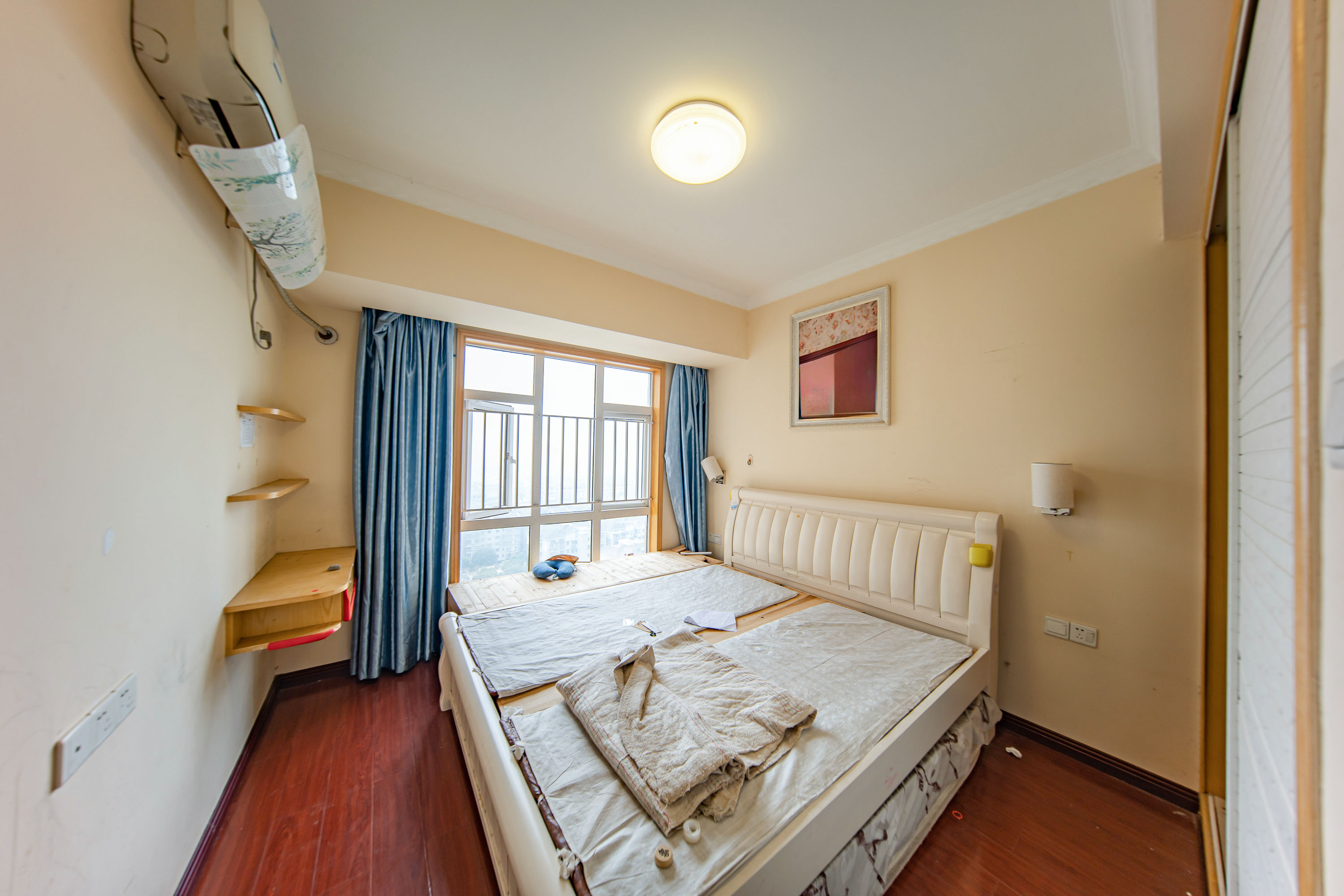 米兰春天  3室2厅1卫    55.0万 米兰春天  3室2厅1卫    55.0万卧室