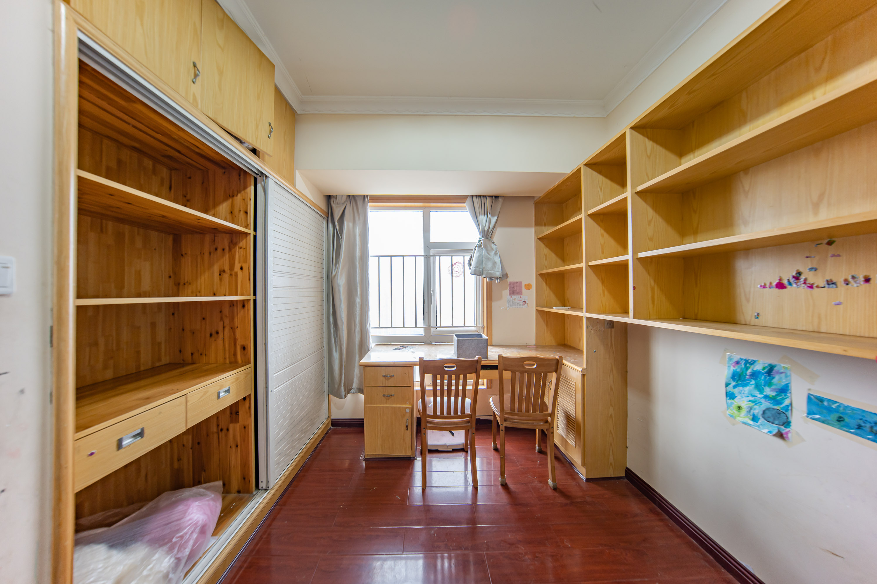 米兰春天  3室2厅1卫    55.0万 米兰春天  3室2厅1卫    55.0万卧室