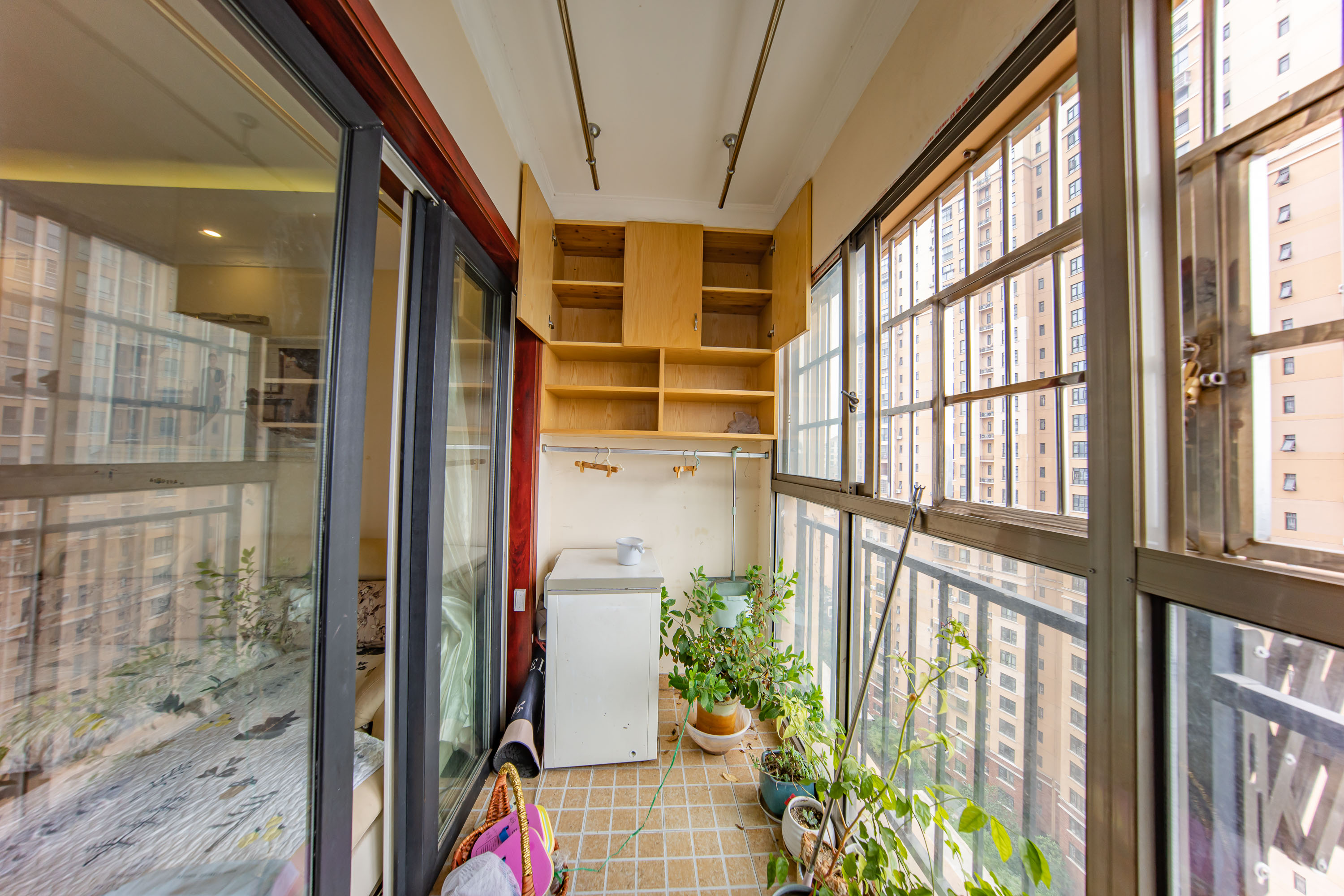 米兰春天  3室2厅1卫    55.0万 米兰春天  3室2厅1卫    55.0万阳台