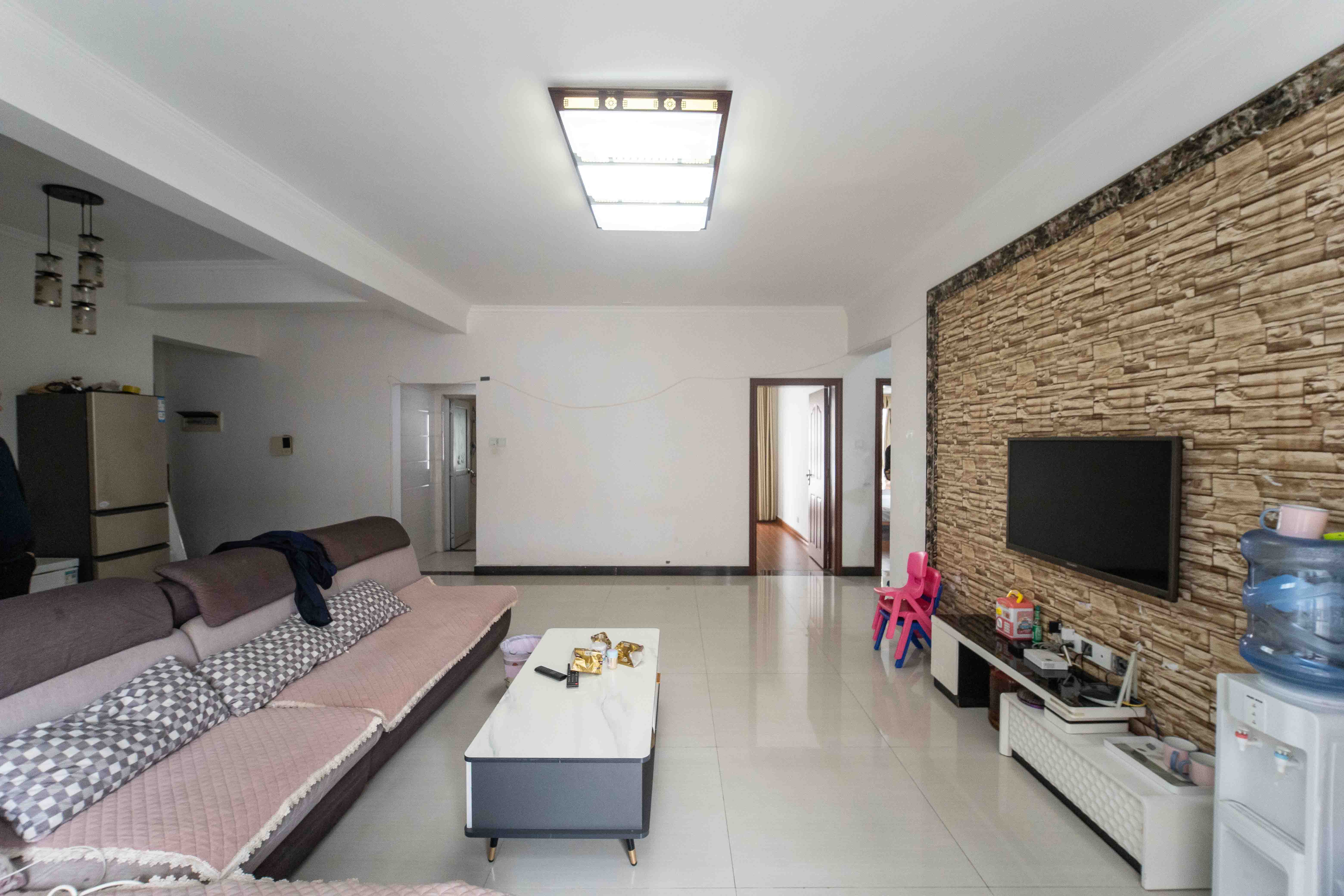 上河国际C区 3室2厅2卫 102.0万 上河国际C区 3室2厅2卫 102.0万客厅