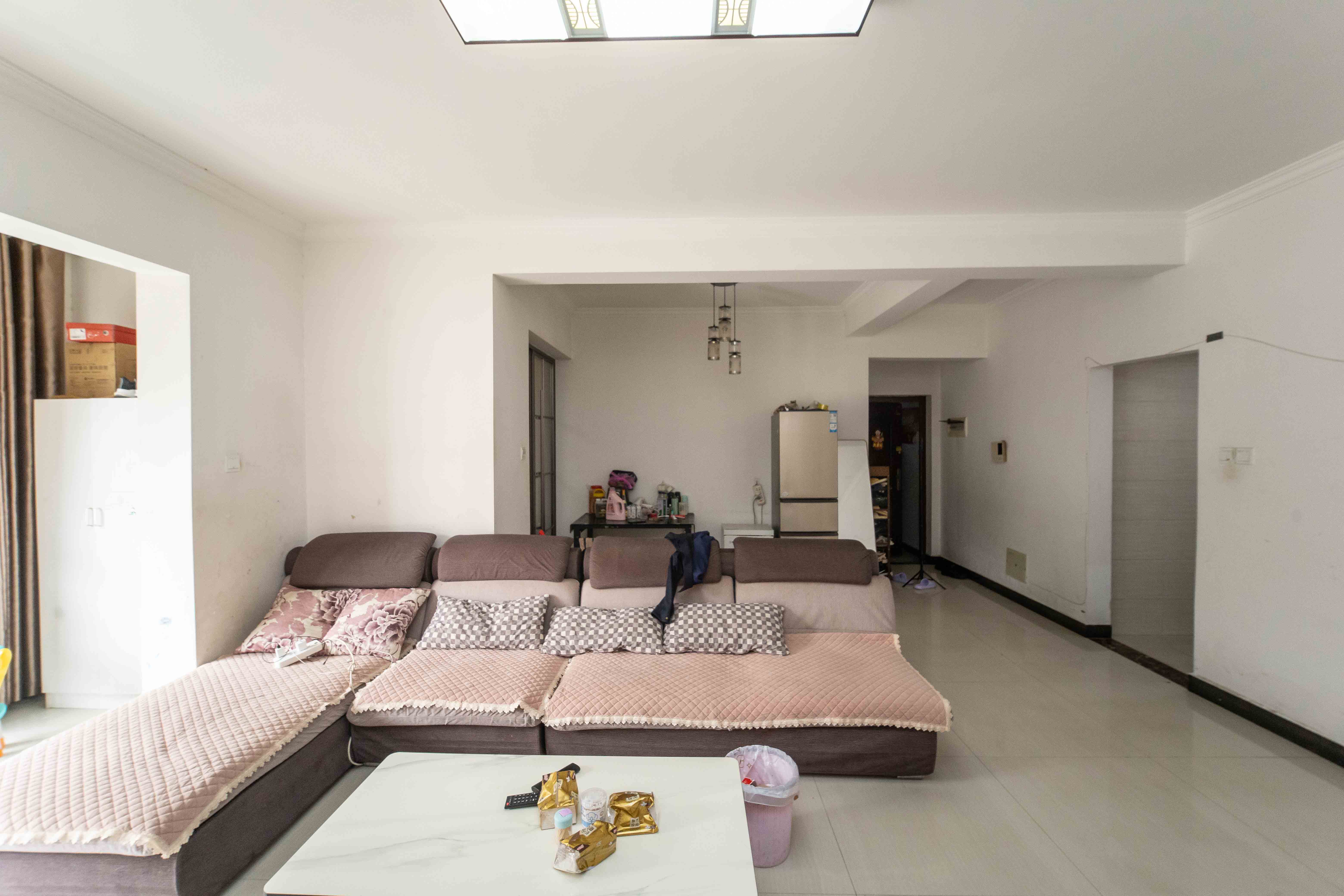 上河国际C区 3室2厅2卫 102.0万 上河国际C区 3室2厅2卫 102.0万客厅