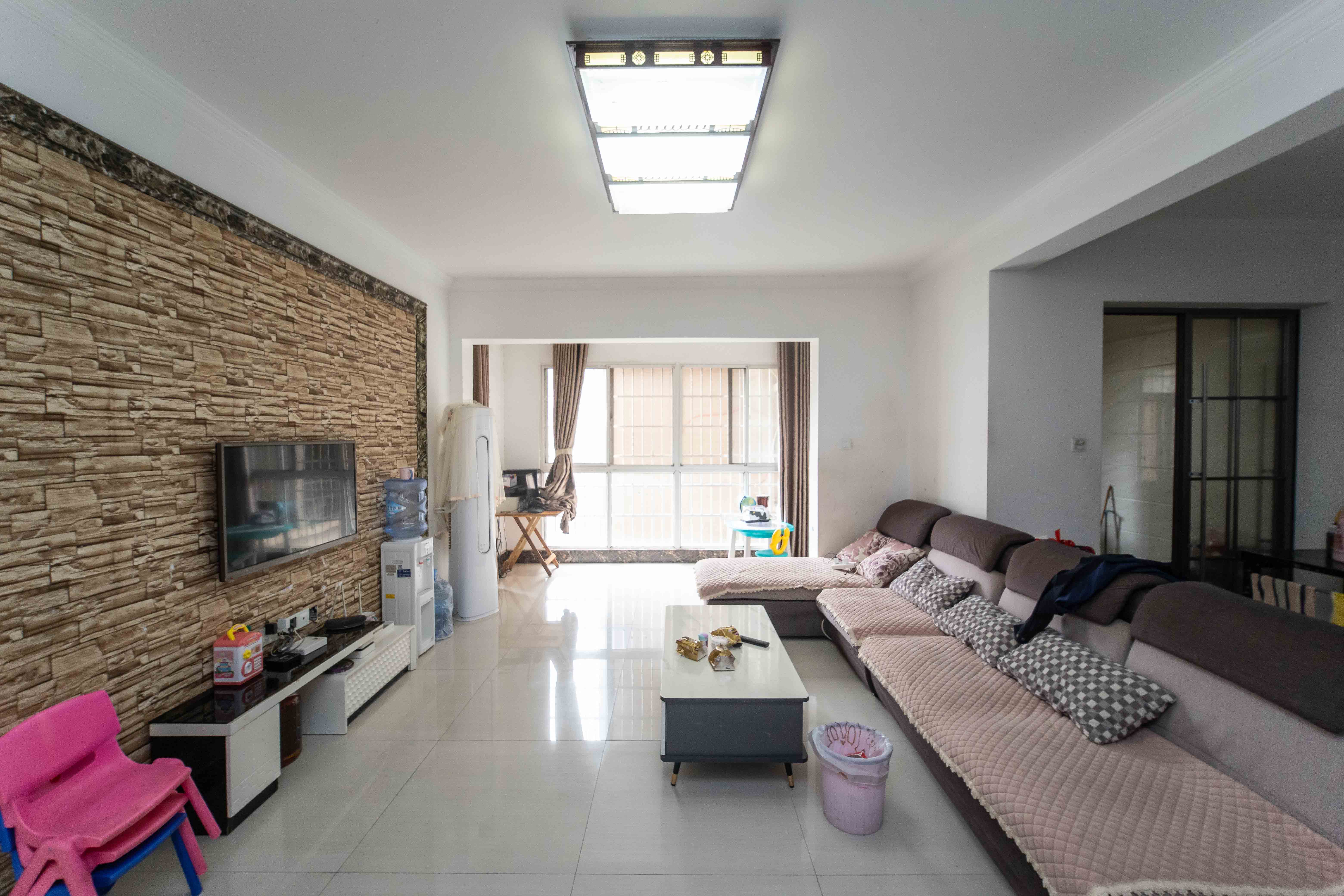 上河国际C区 3室2厅2卫 102.0万 上河国际C区 3室2厅2卫 102.0万客厅