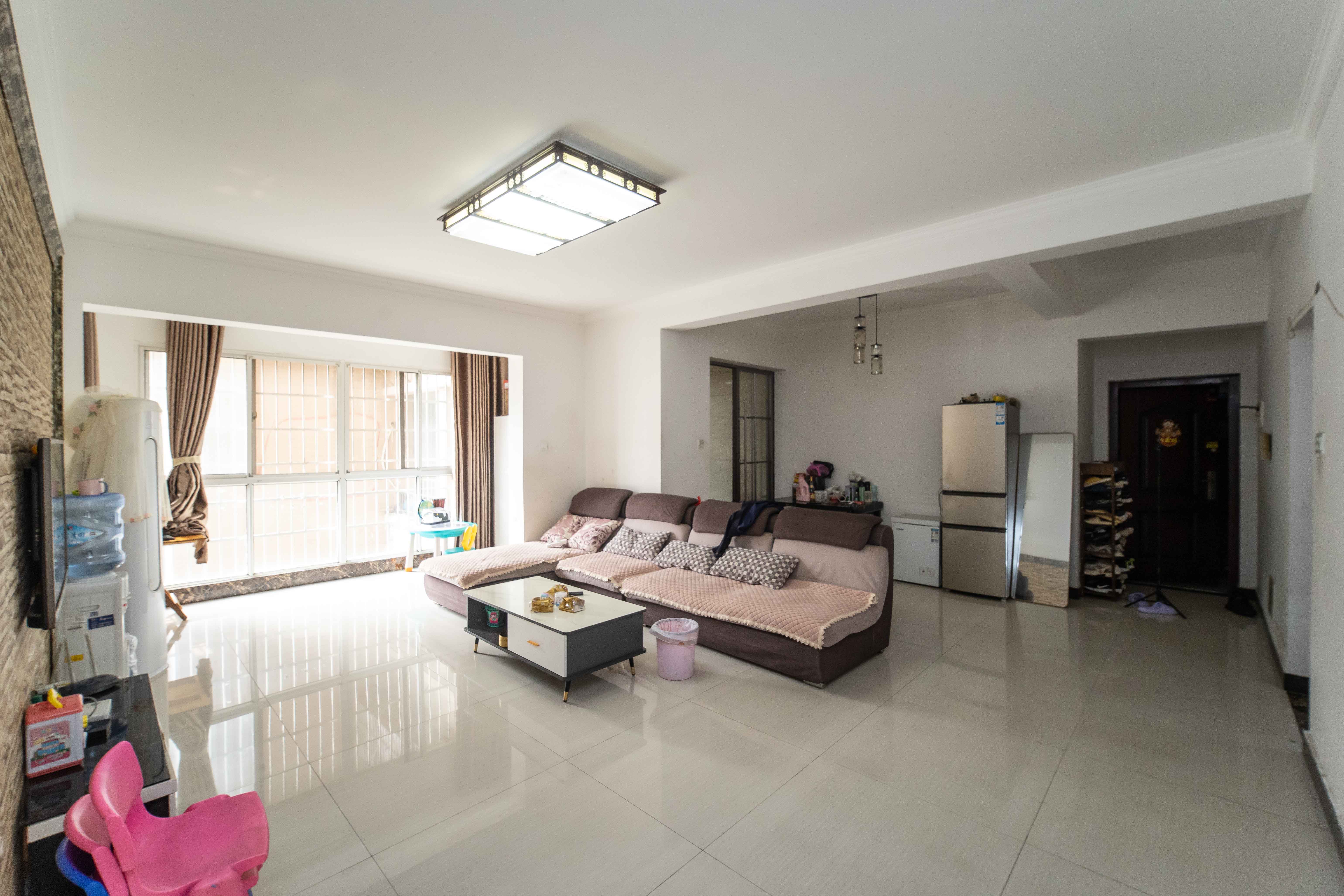 上河国际C区 3室2厅2卫 102.0万 上河国际C区 3室2厅2卫 102.0万客厅