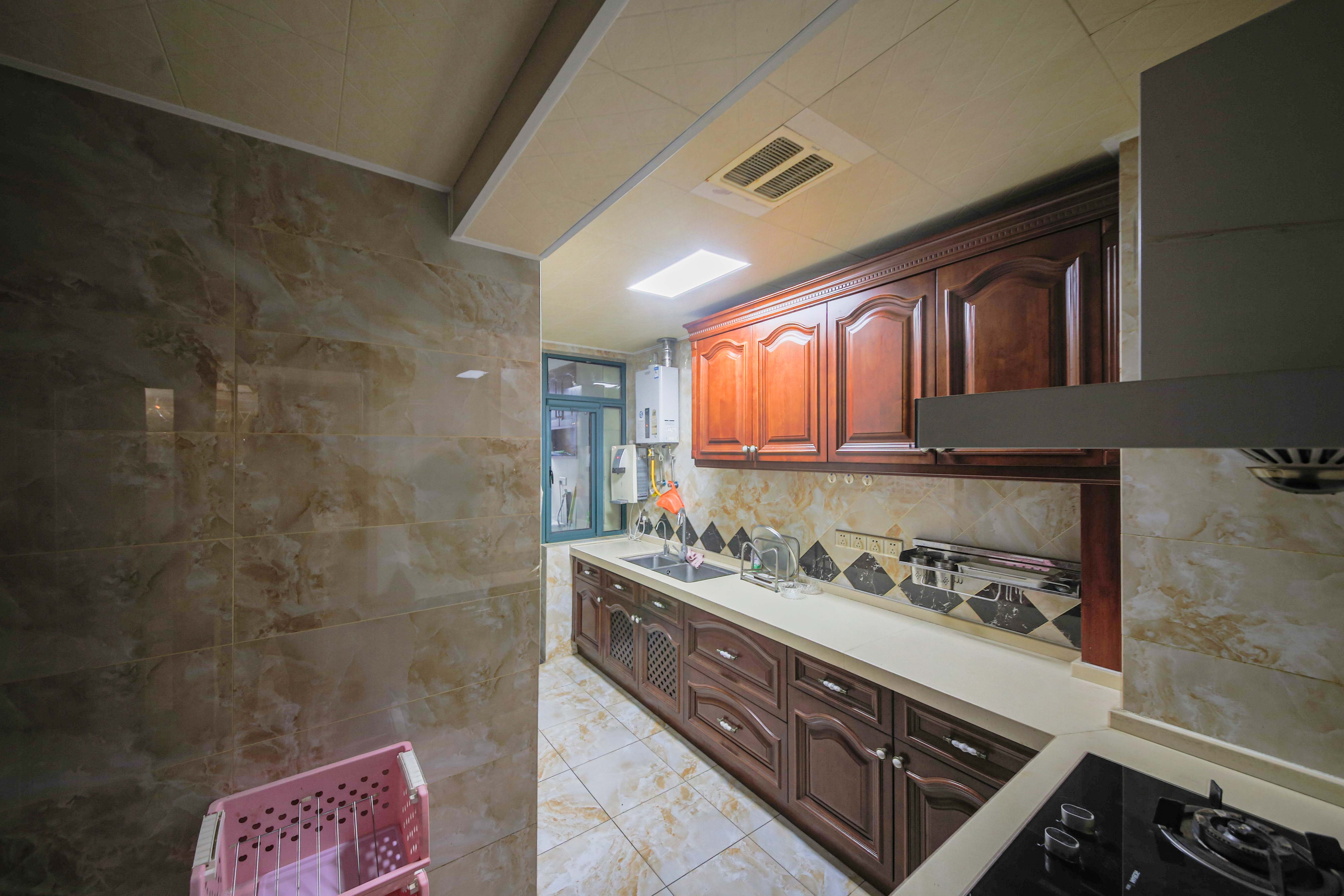 克拉美丽山庄(晟领国际) 4室2厅2卫 135.0万 克拉美丽山庄(晟领国际) 4室2厅2卫 135.0万厨房