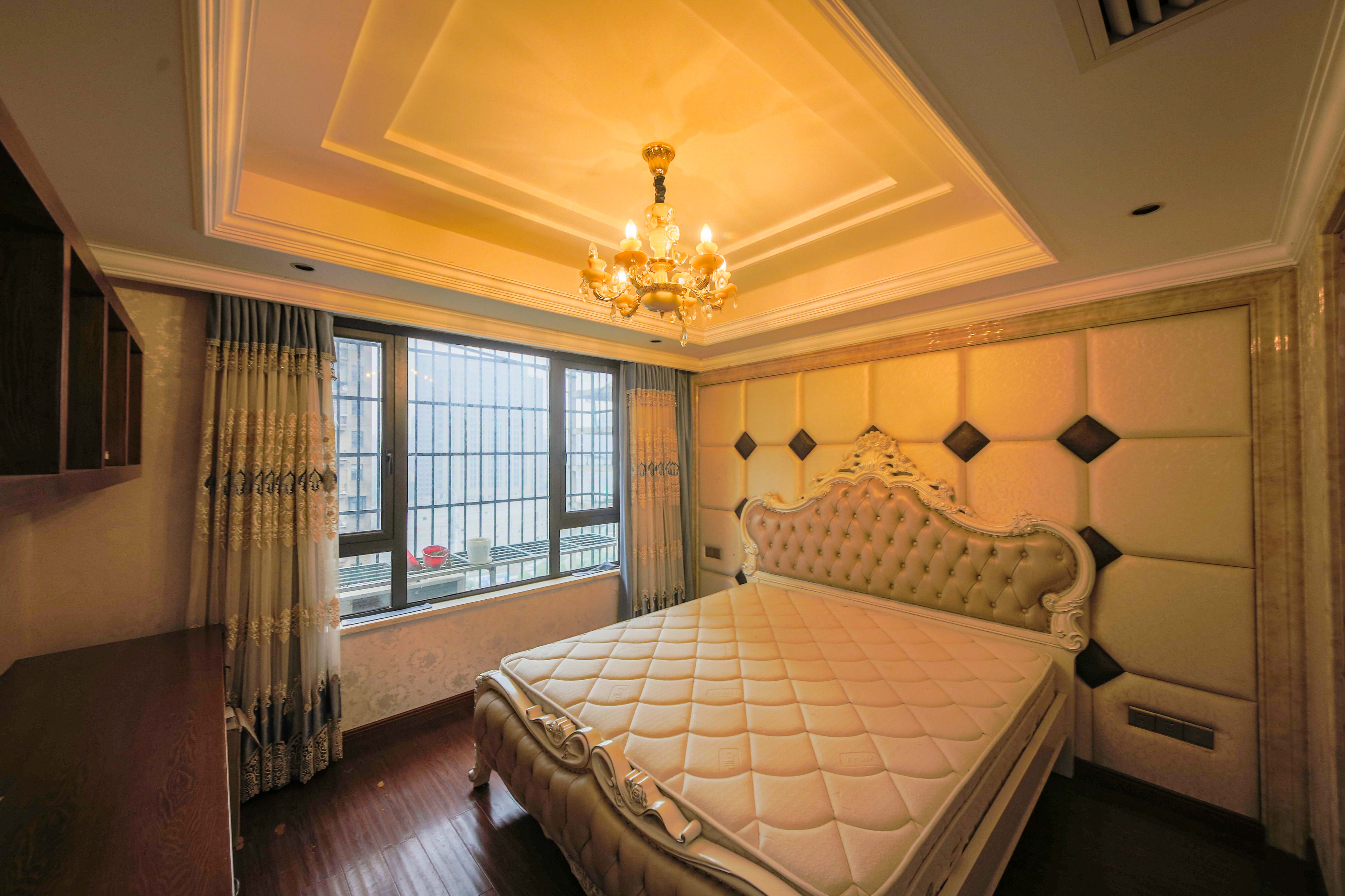 克拉美丽山庄(晟领国际) 4室2厅2卫 135.0万 克拉美丽山庄(晟领国际) 4室2厅2卫 135.0万卧室