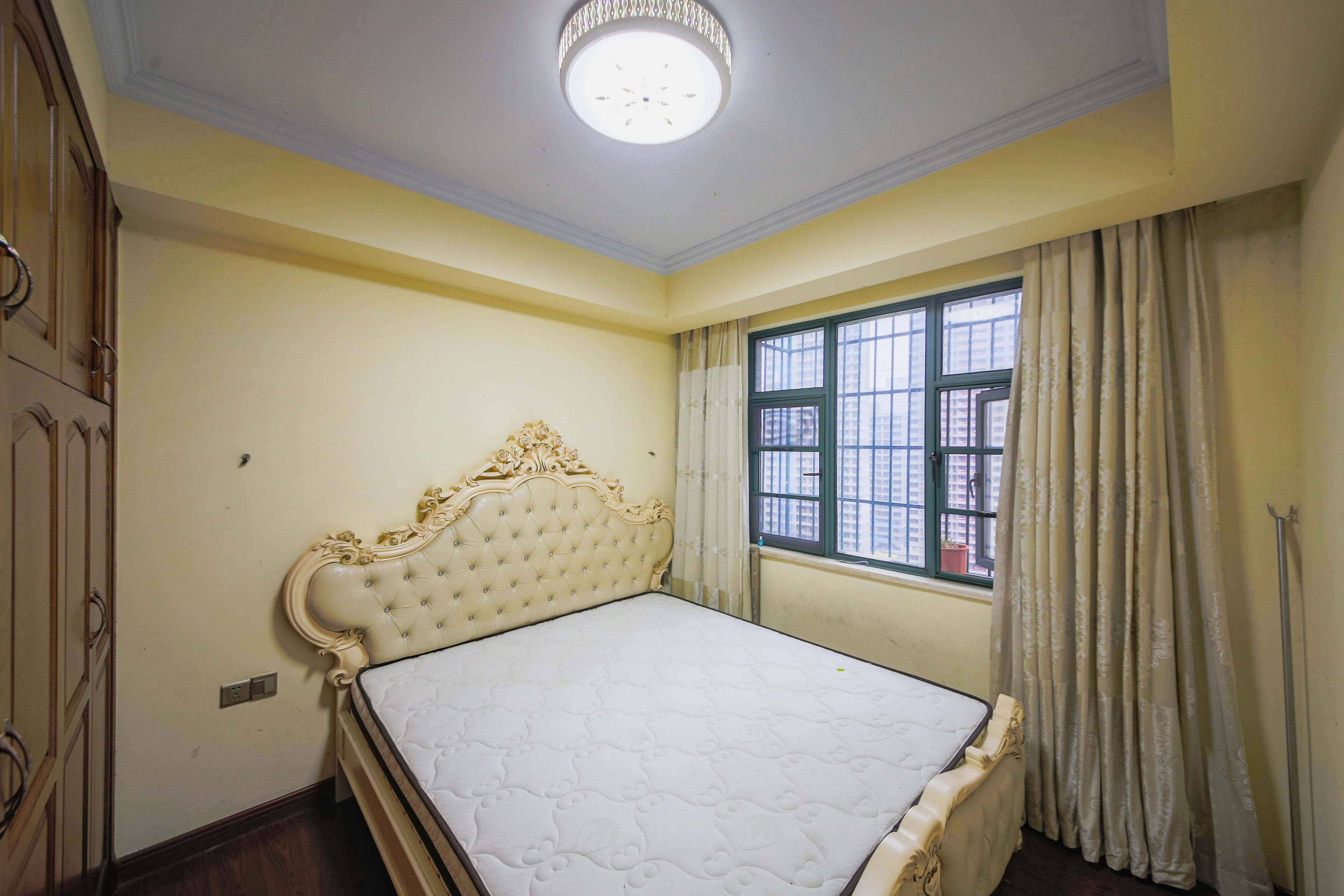 克拉美丽山庄(晟领国际) 4室2厅2卫 135.0万 克拉美丽山庄(晟领国际) 4室2厅2卫 135.0万卧室