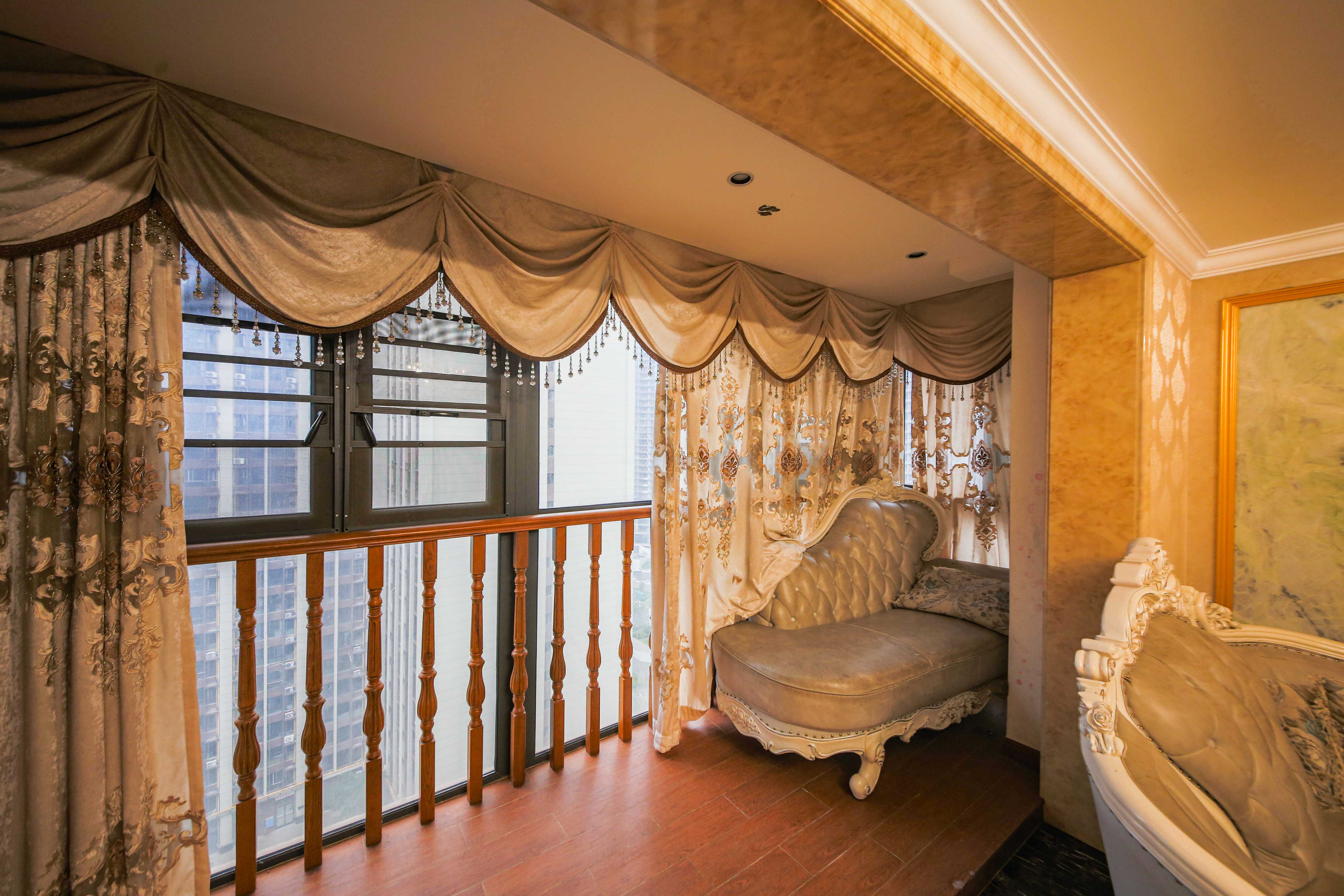 克拉美丽山庄(晟领国际) 4室2厅2卫 135.0万 克拉美丽山庄(晟领国际) 4室2厅2卫 135.0万阳台