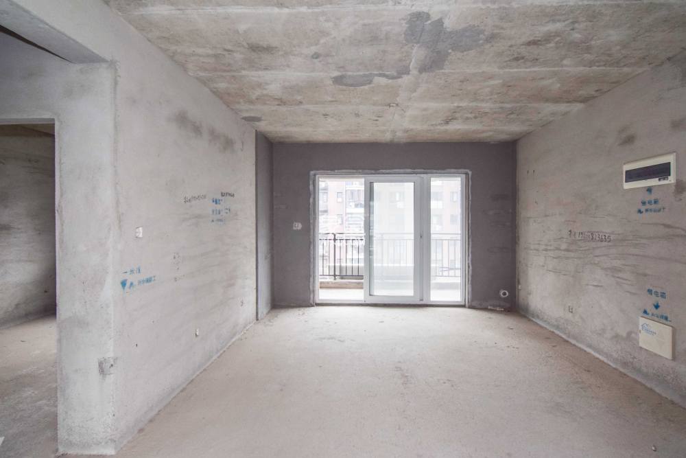 新华联梦想城  4室2厅2卫    125.0万