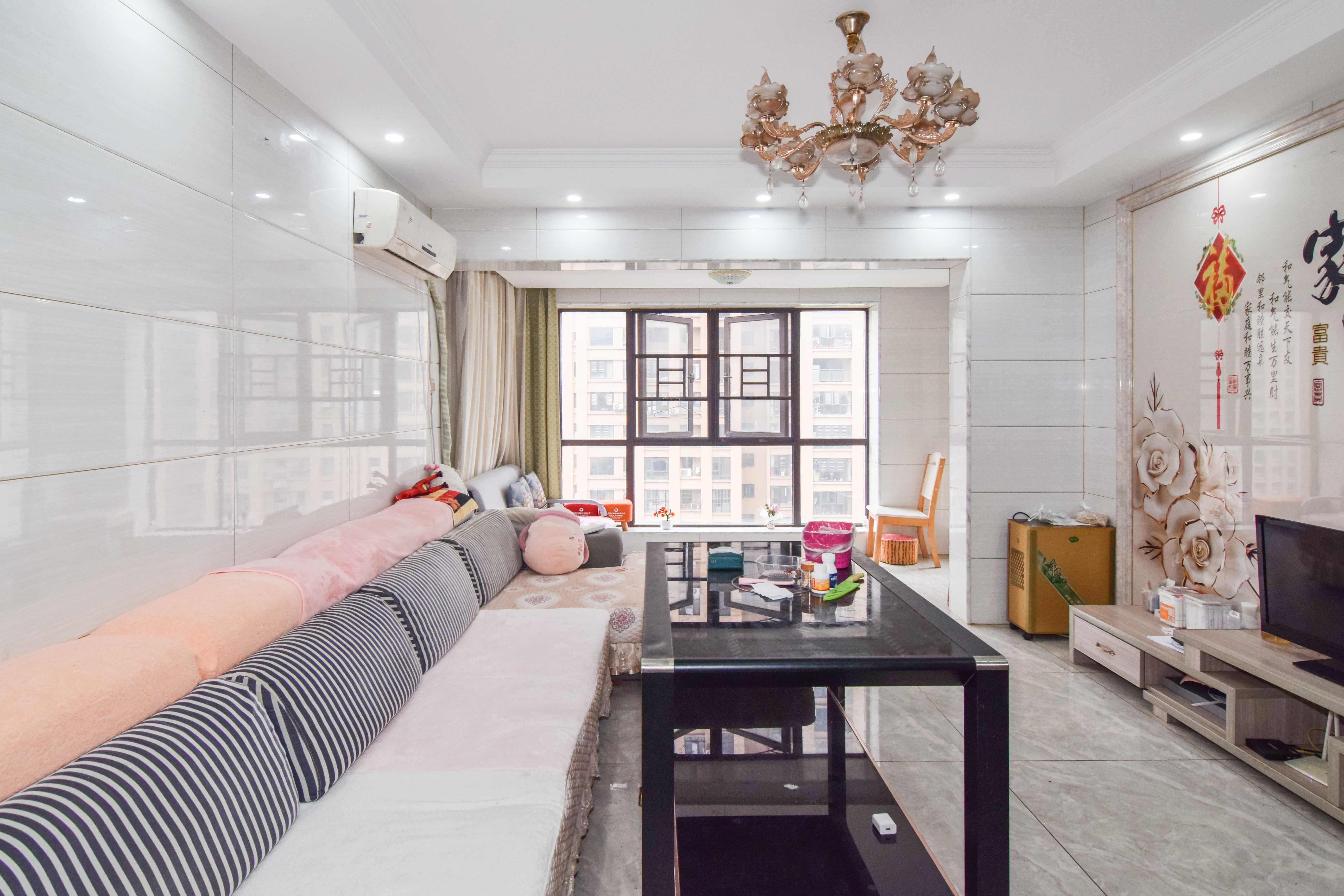 润和又一城 3室2厅2卫 77.8万 润和又一城 3室2厅2卫 77.8万客厅