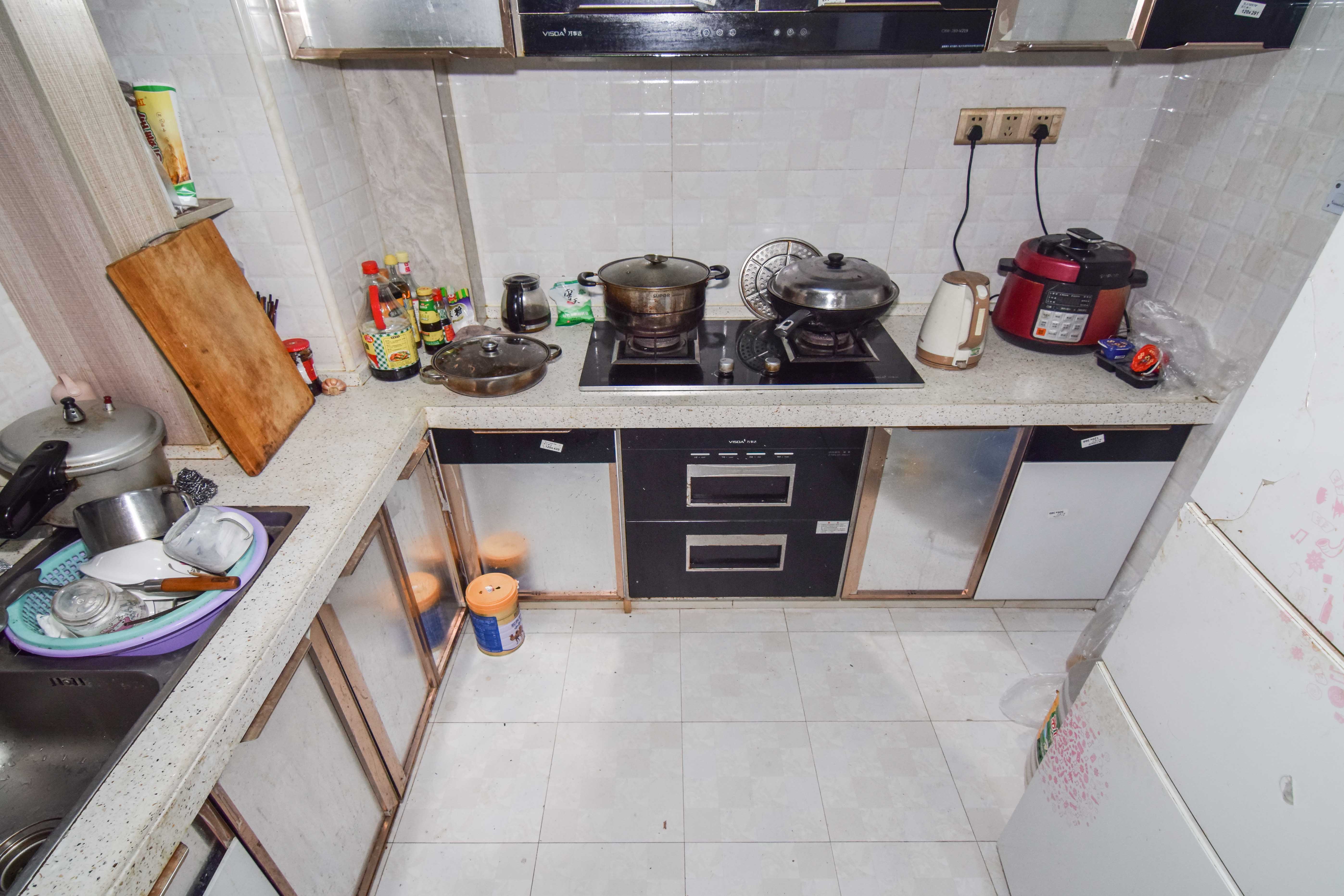 润和又一城 3室2厅2卫 77.8万 润和又一城 3室2厅2卫 77.8万厨房