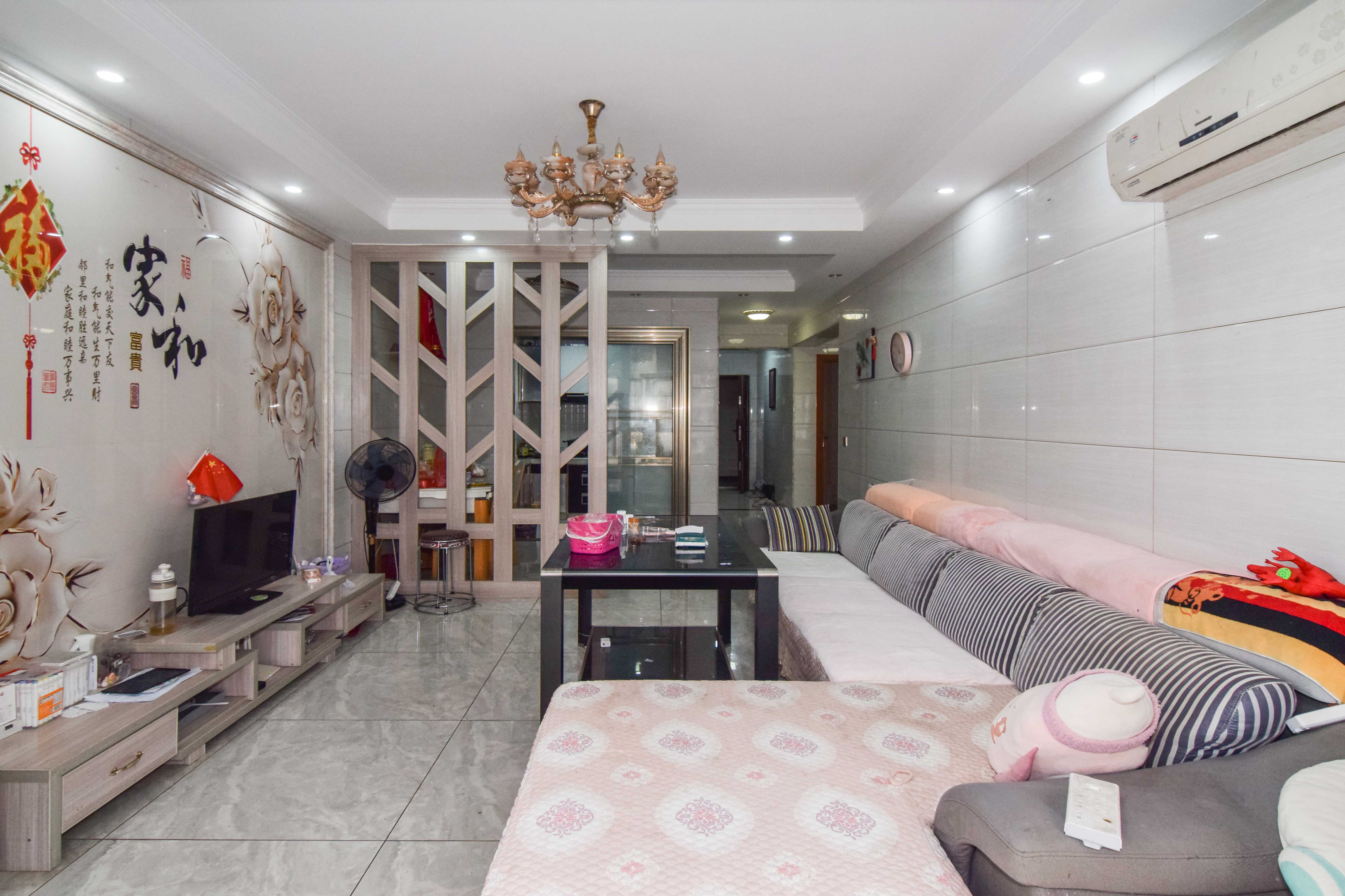 润和又一城 3室2厅2卫 77.8万 润和又一城 3室2厅2卫 77.8万客厅