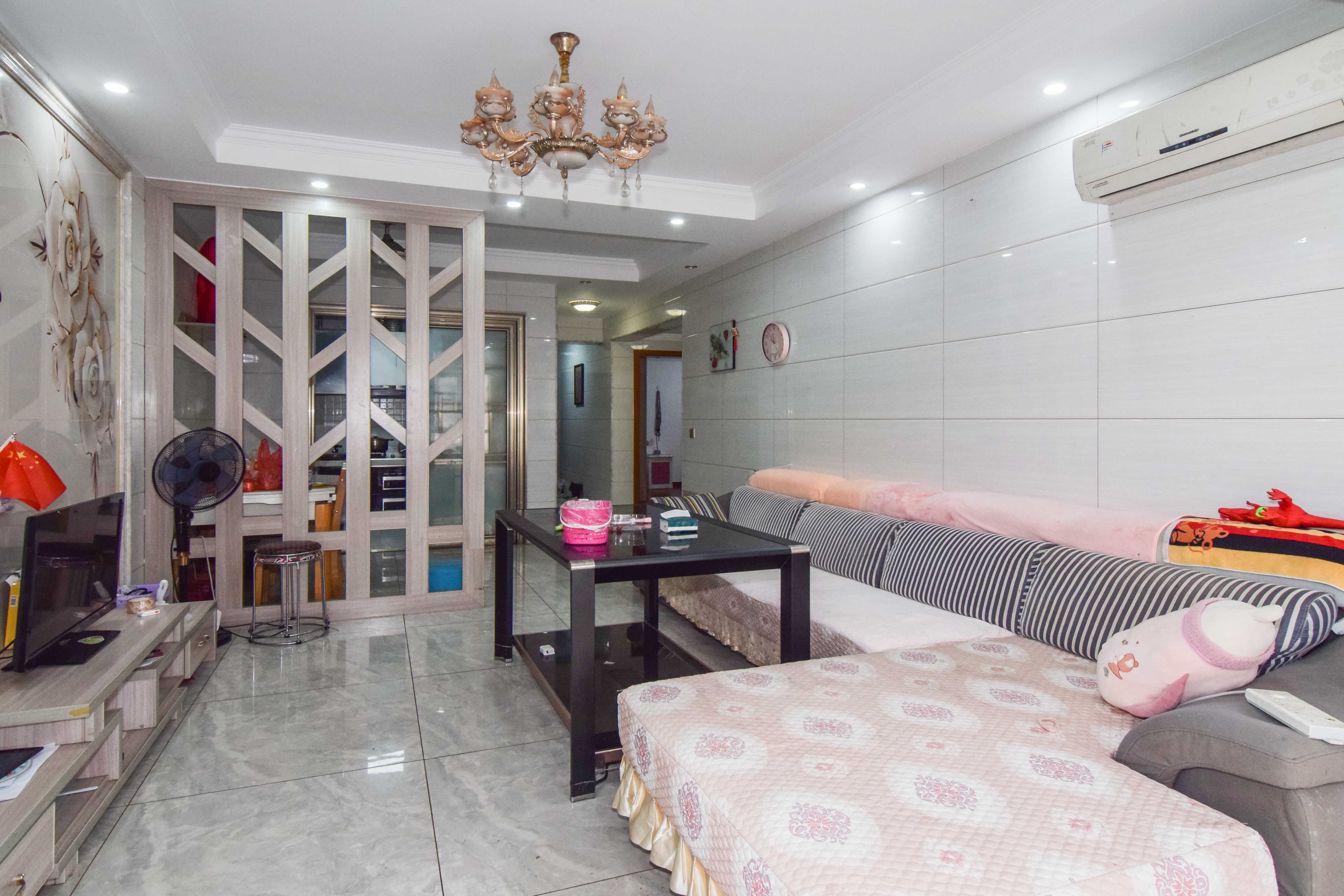 润和又一城 3室2厅2卫 77.8万 润和又一城 3室2厅2卫 77.8万客厅