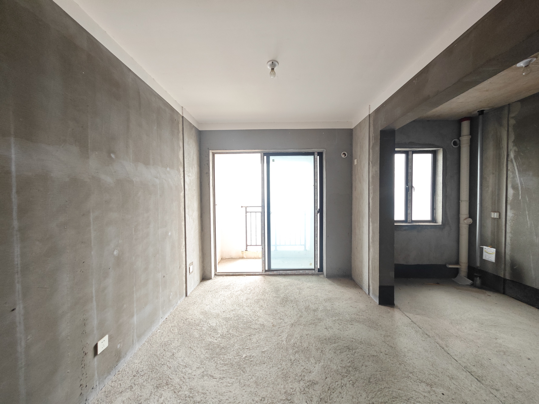 长房明宸府  4室2厅2卫    99.0万其他