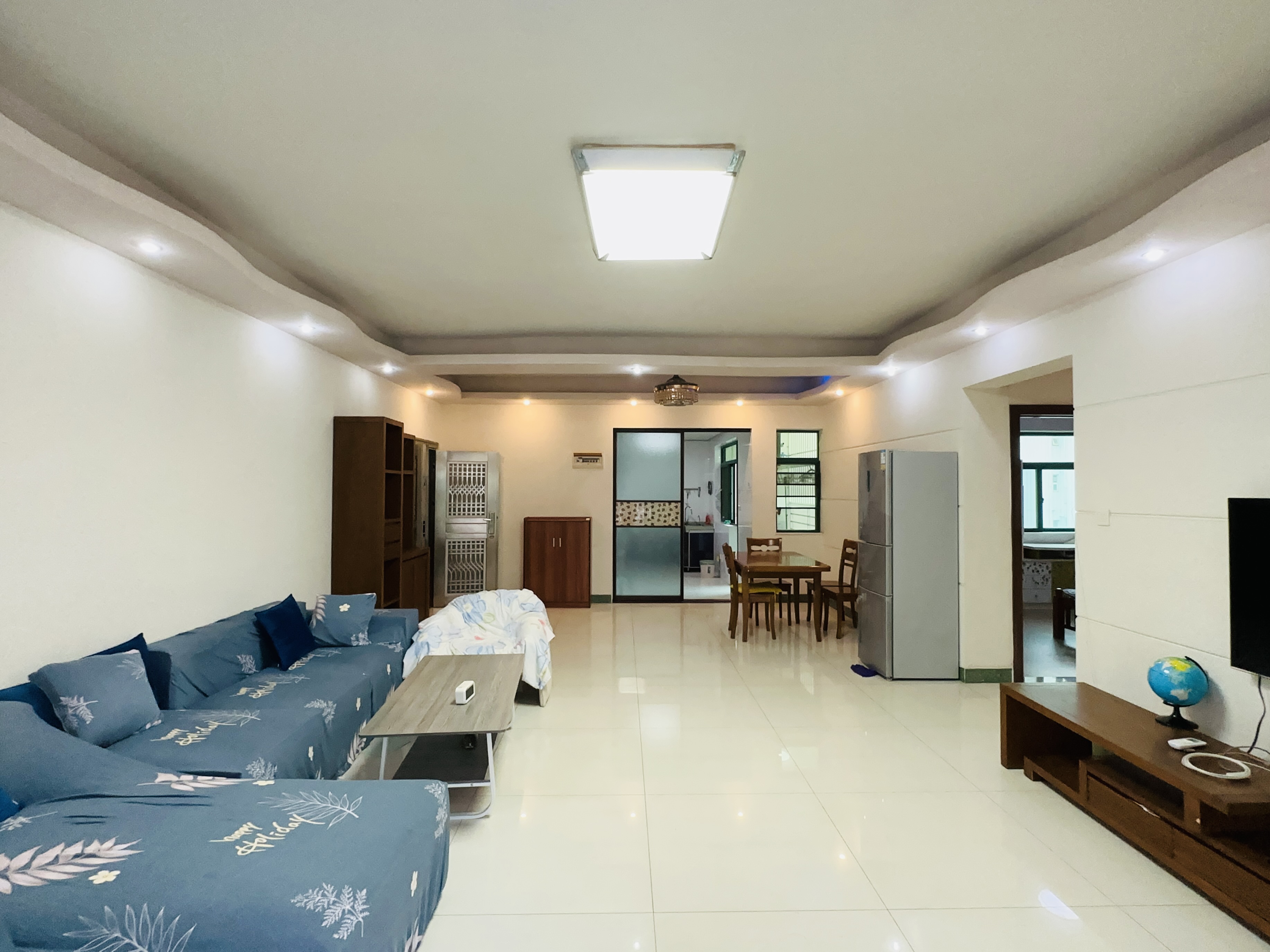 现代花园一期 3室2厅2卫 178.0万 现代花园一期 3室2厅2卫 178.0万客厅