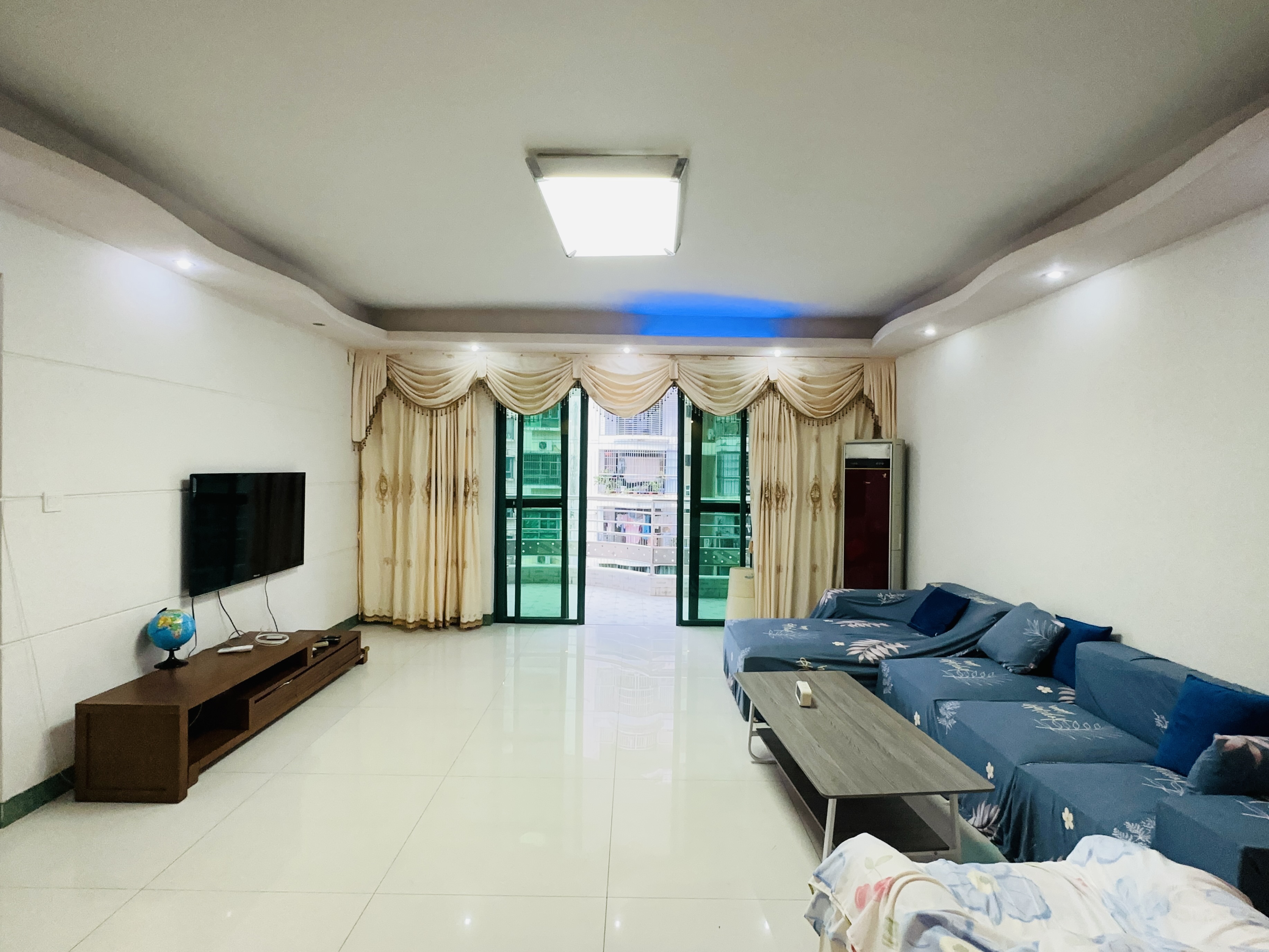 现代花园一期 3室2厅2卫 178.0万 现代花园一期 3室2厅2卫 178.0万客厅