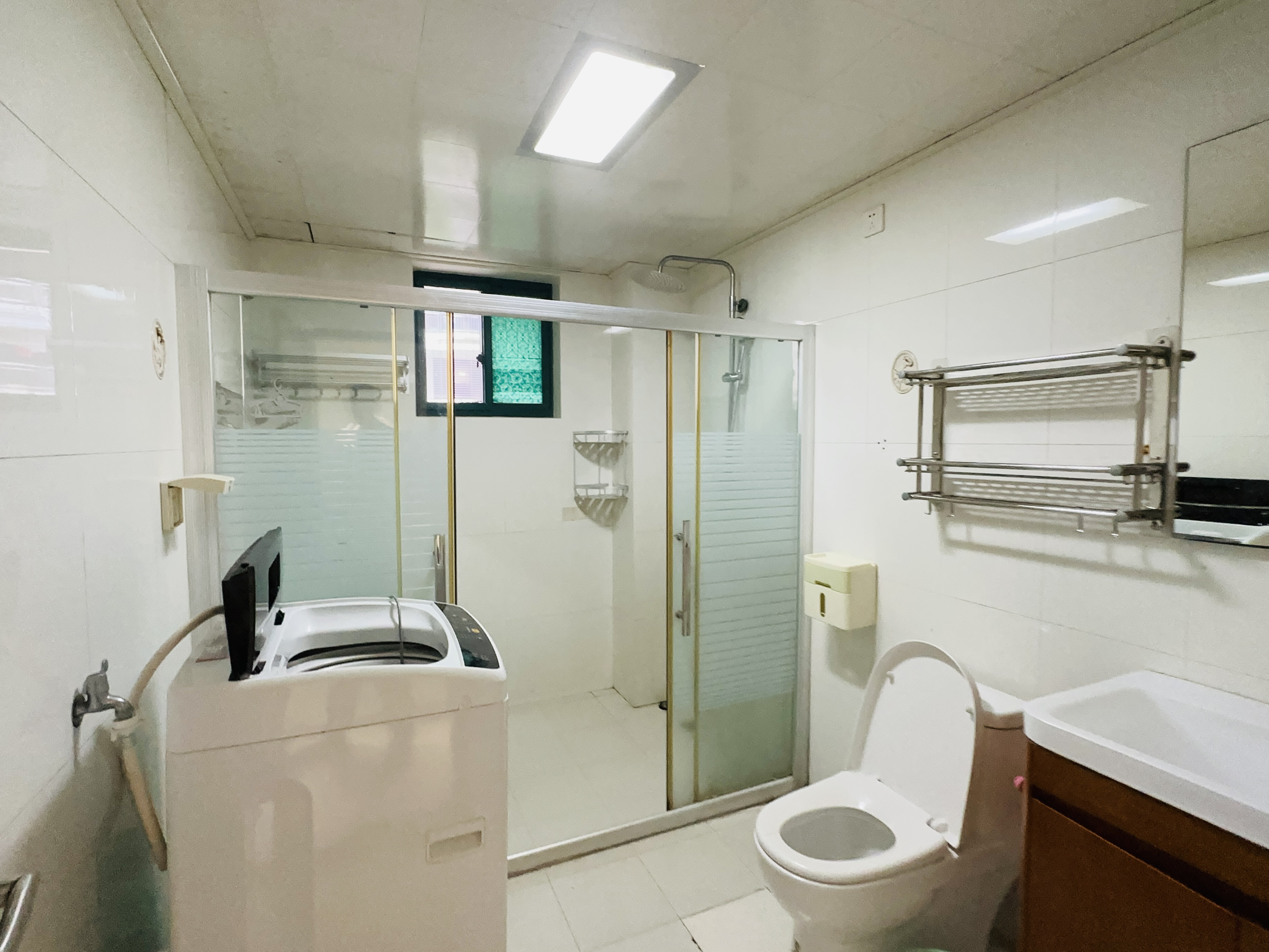 现代花园一期 3室2厅2卫 178.0万 现代花园一期 3室2厅2卫 178.0万卫生间