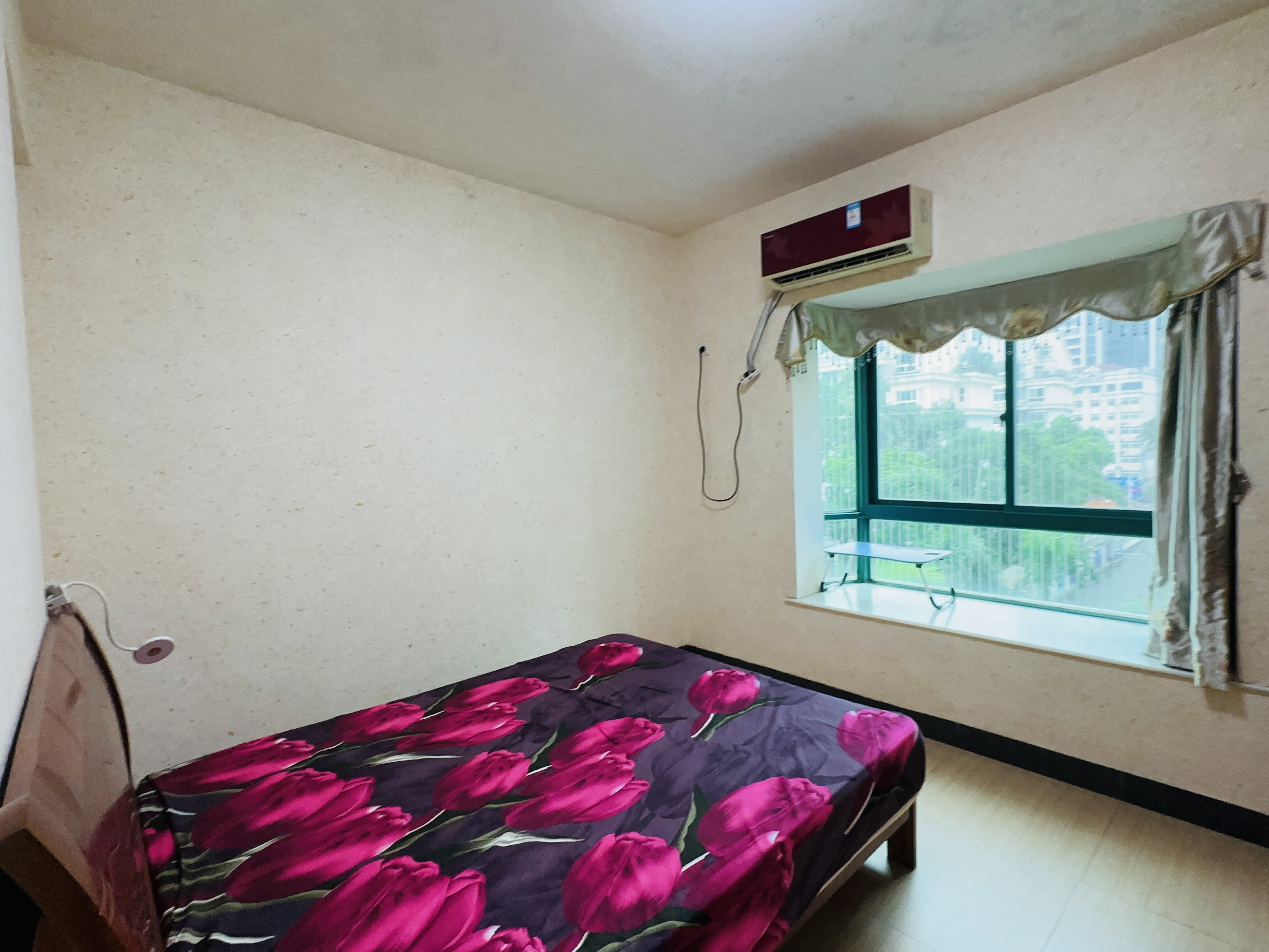 现代花园一期 3室2厅2卫 178.0万 现代花园一期 3室2厅2卫 178.0万卧室