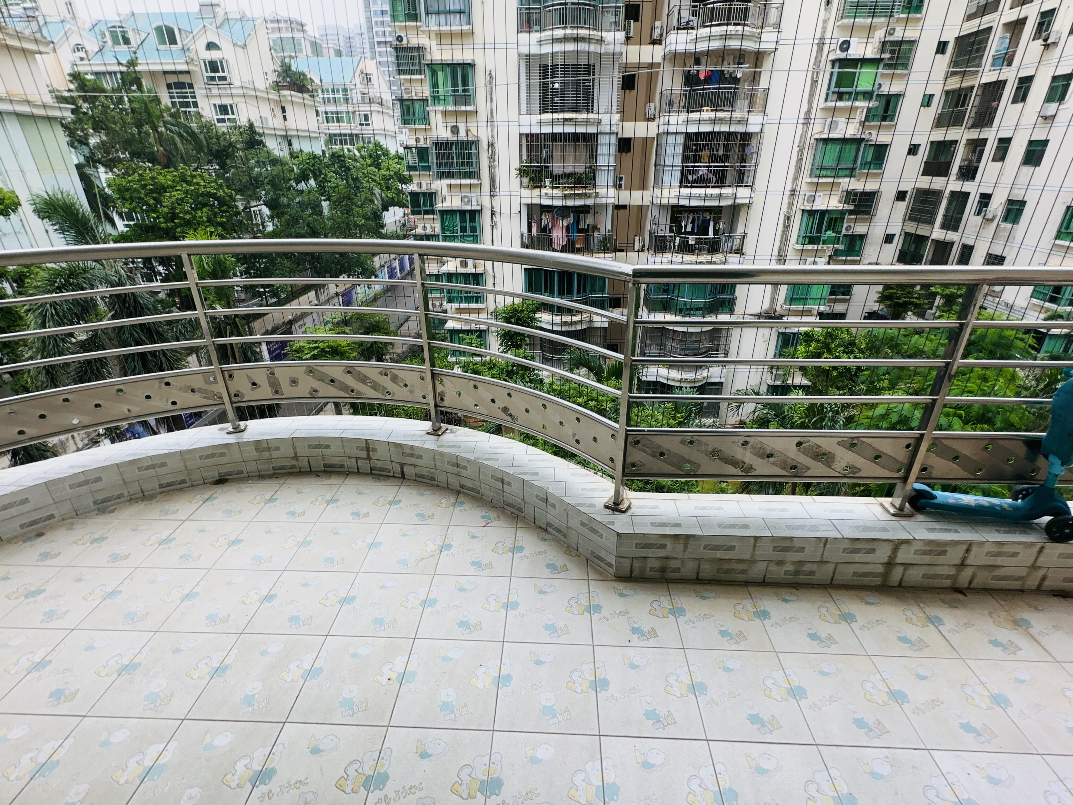 现代花园一期 3室2厅2卫 178.0万 现代花园一期 3室2厅2卫 178.0万阳台