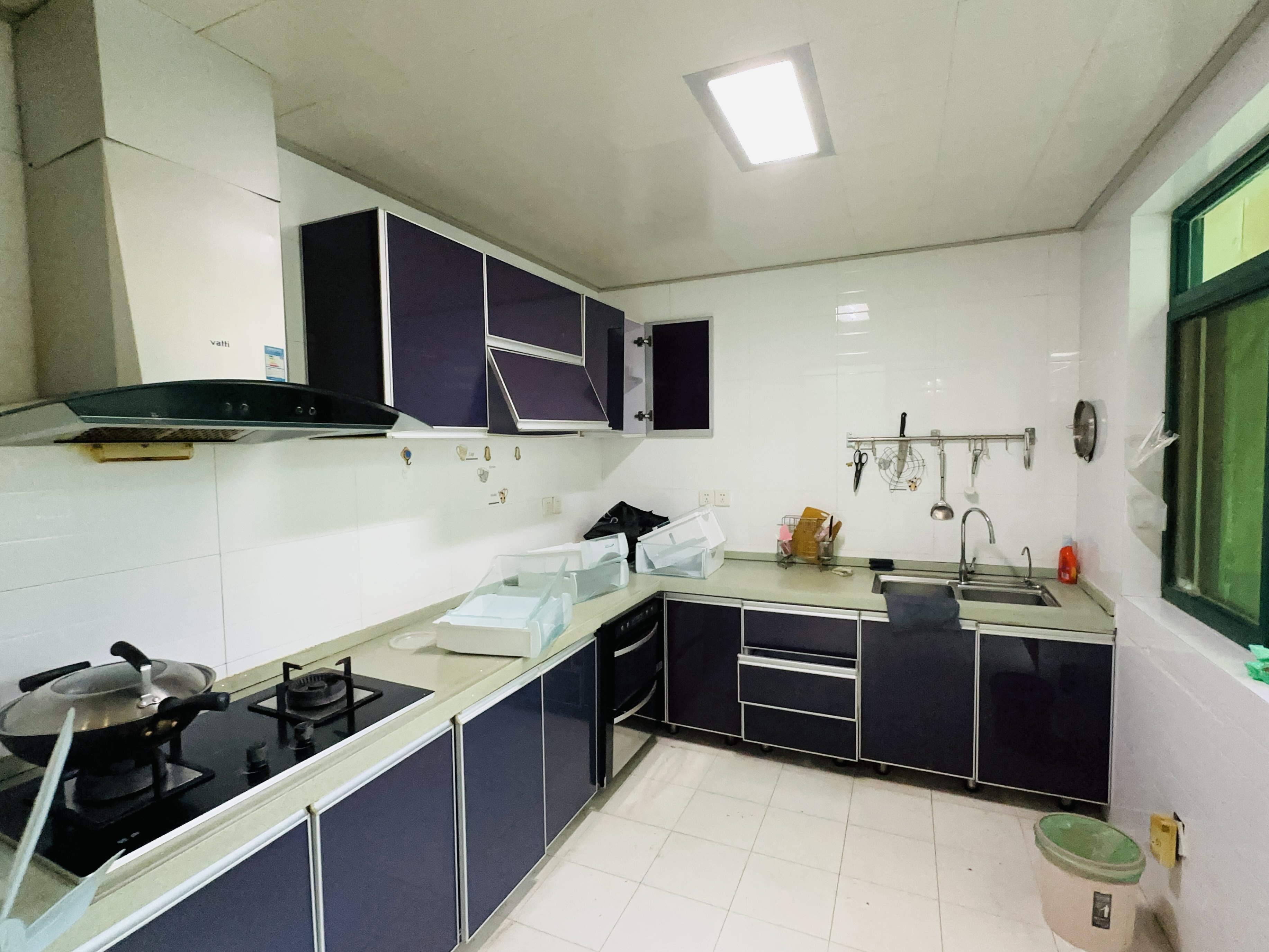 现代花园一期 3室2厅2卫 178.0万 现代花园一期 3室2厅2卫 178.0万厨房