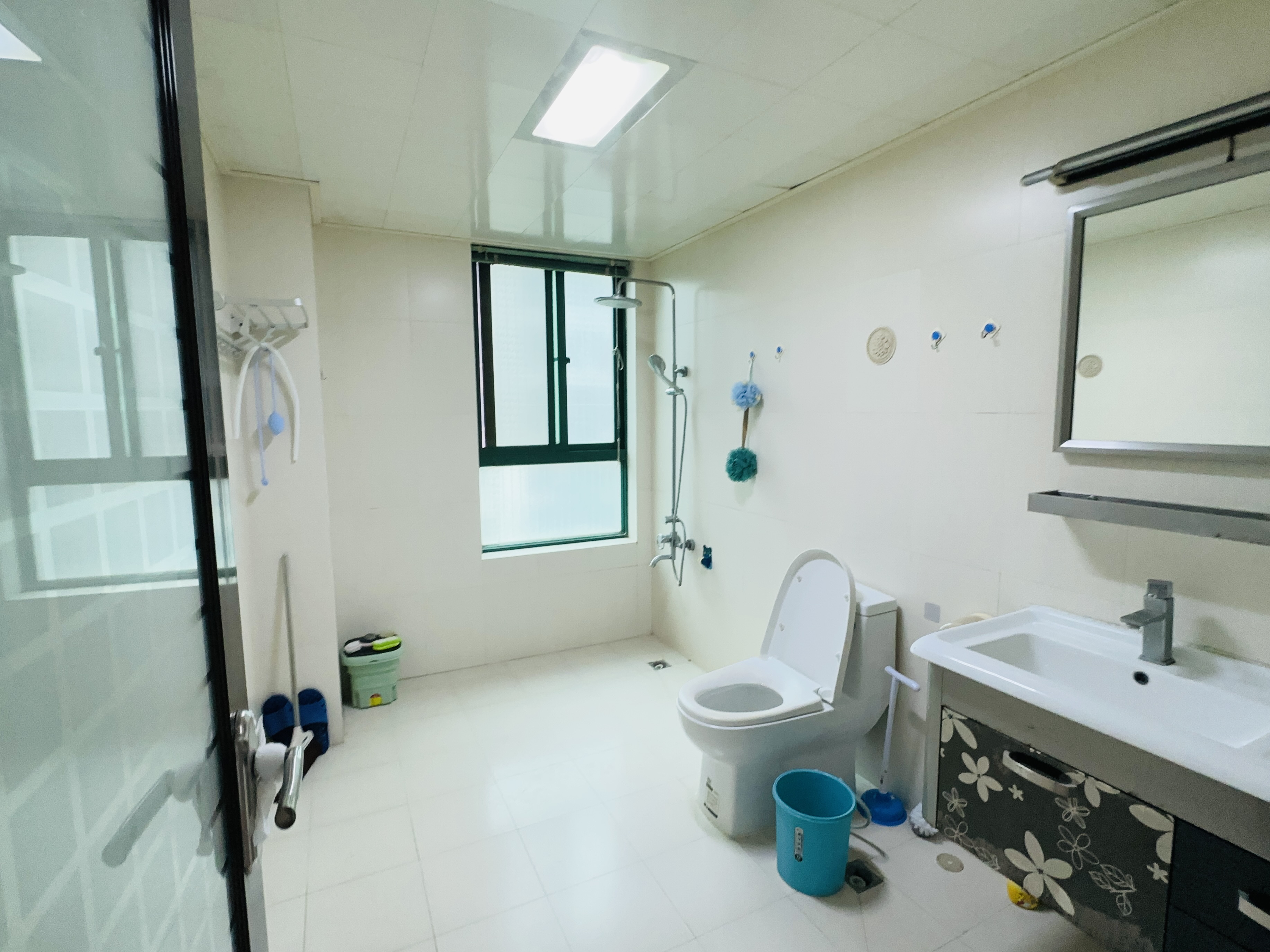 现代花园一期 3室2厅2卫 178.0万 现代花园一期 3室2厅2卫 178.0万卫生间