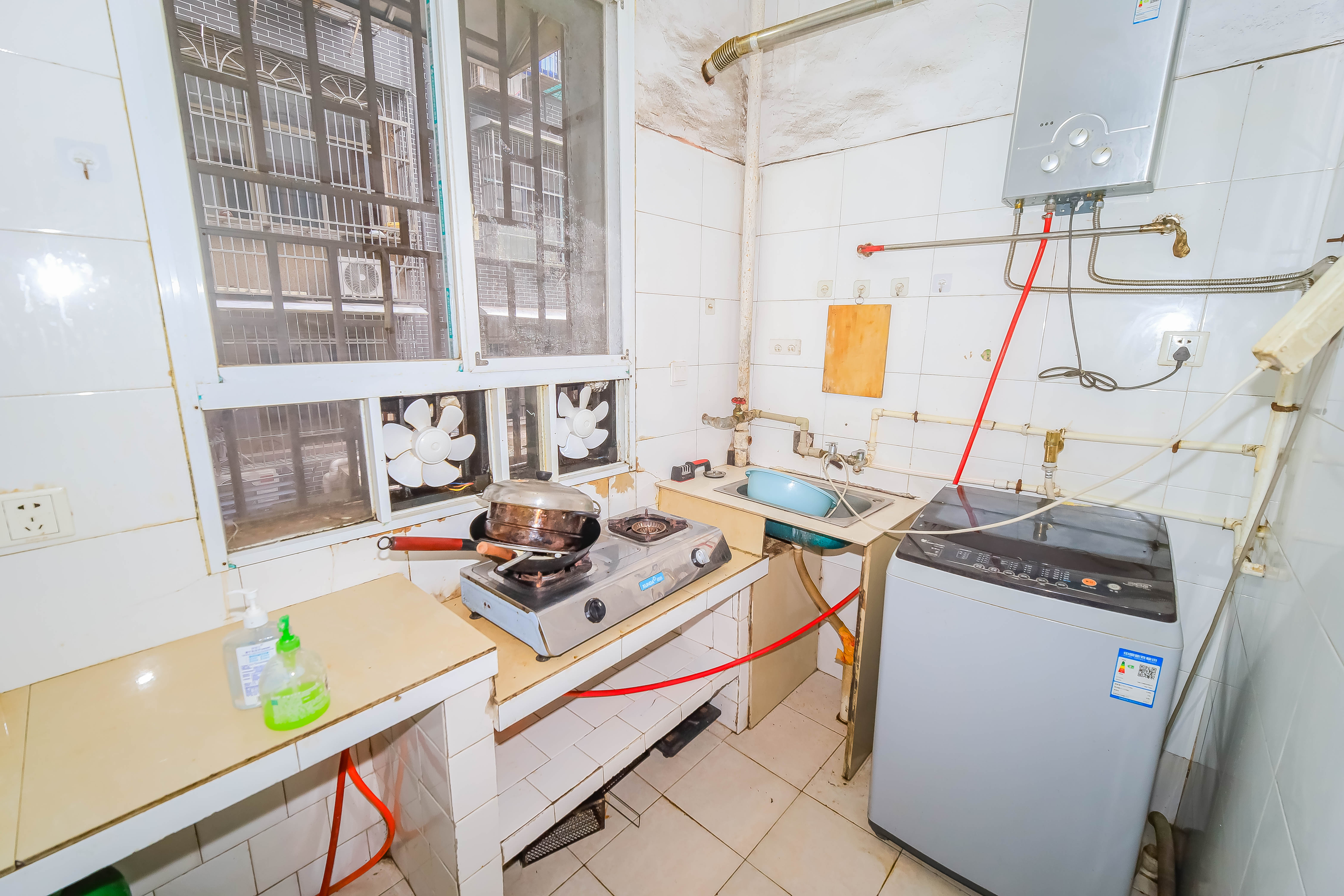 高正街税务局宿舍 2室1厅1卫 43.0万 高正街税务局宿舍 2室1厅1卫 43.0万厨房