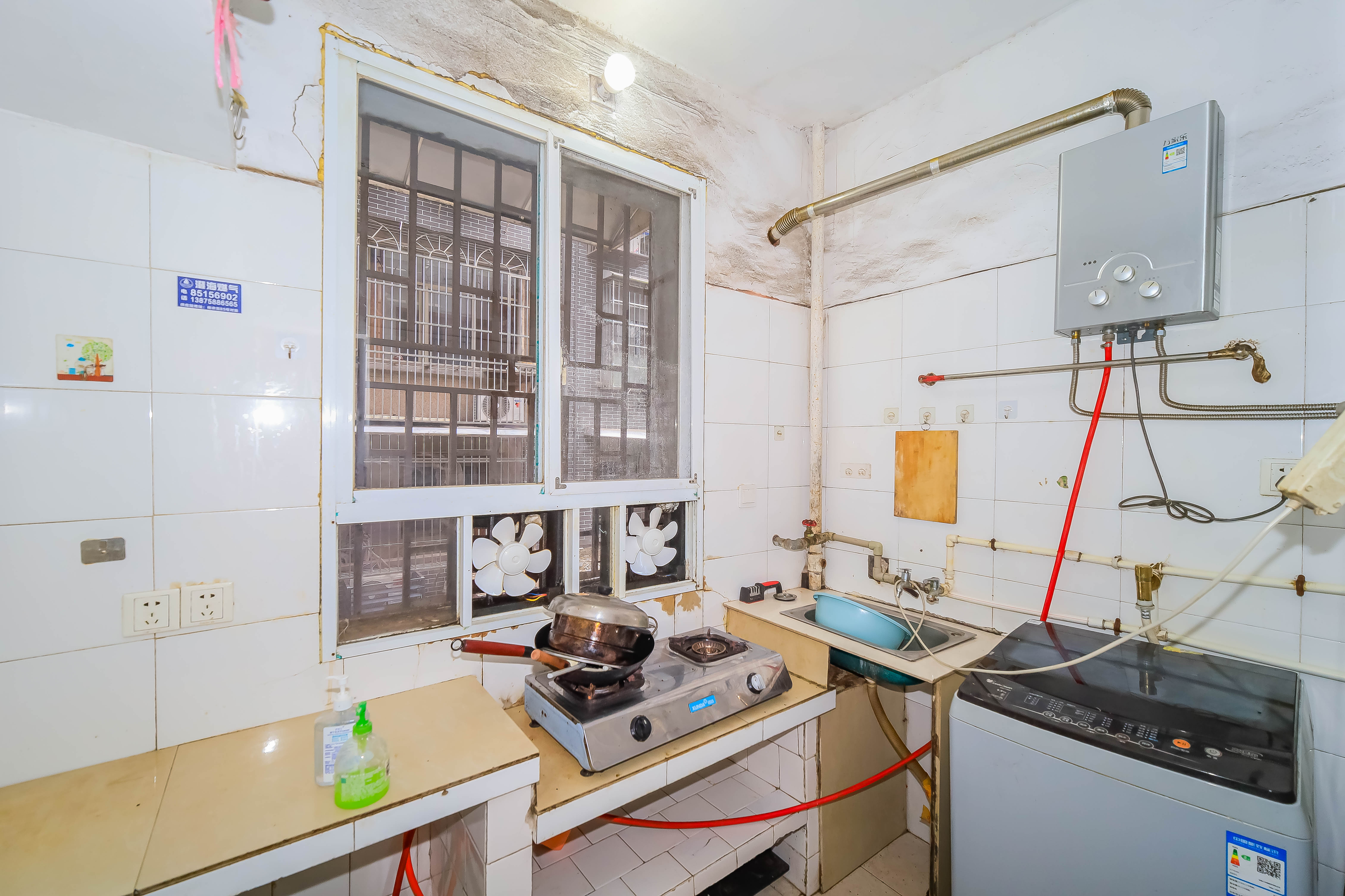 高正街税务局宿舍 2室1厅1卫 43.0万 高正街税务局宿舍 2室1厅1卫 43.0万厨房