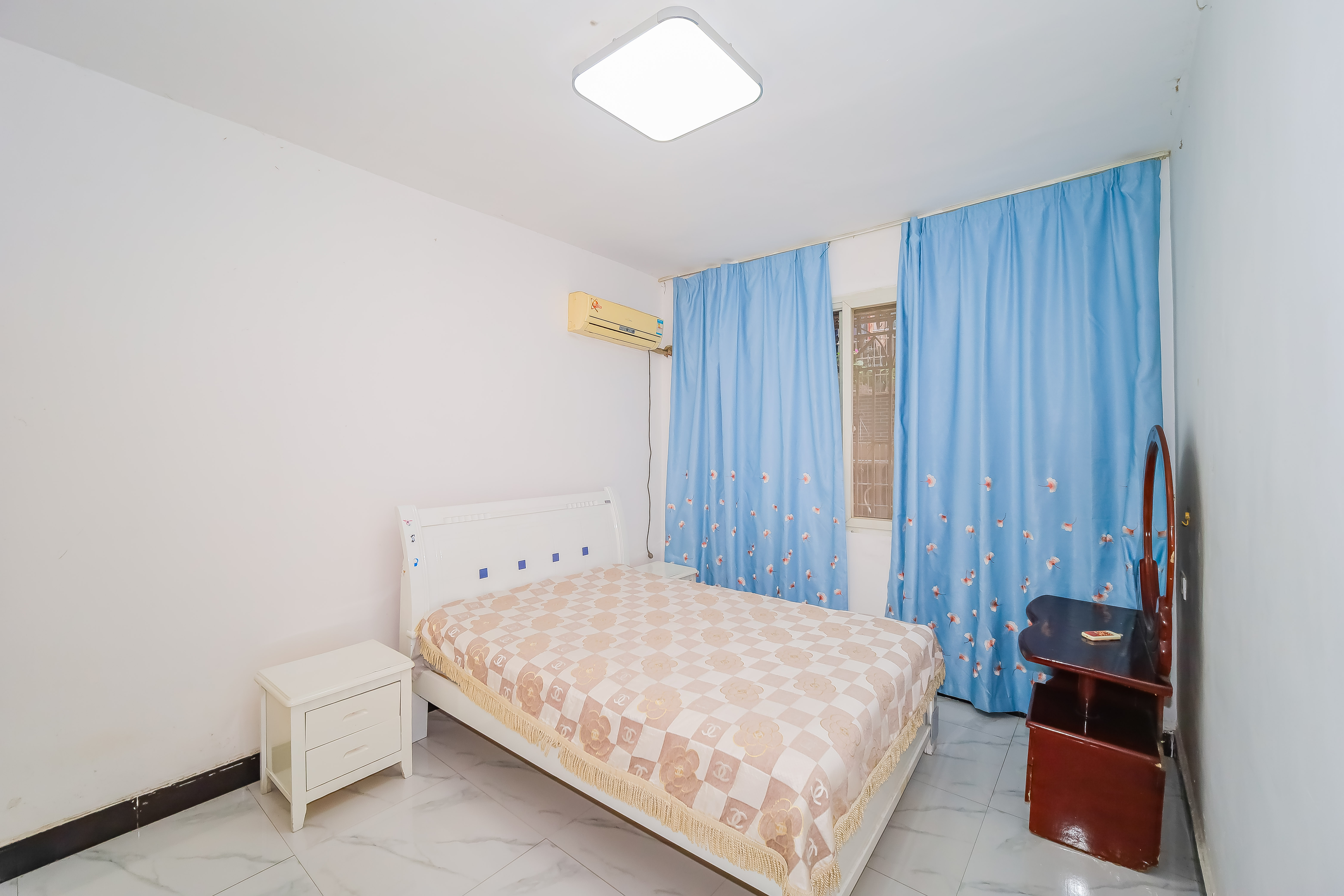 高正街税务局宿舍 2室1厅1卫 43.0万 高正街税务局宿舍 2室1厅1卫 43.0万卧室