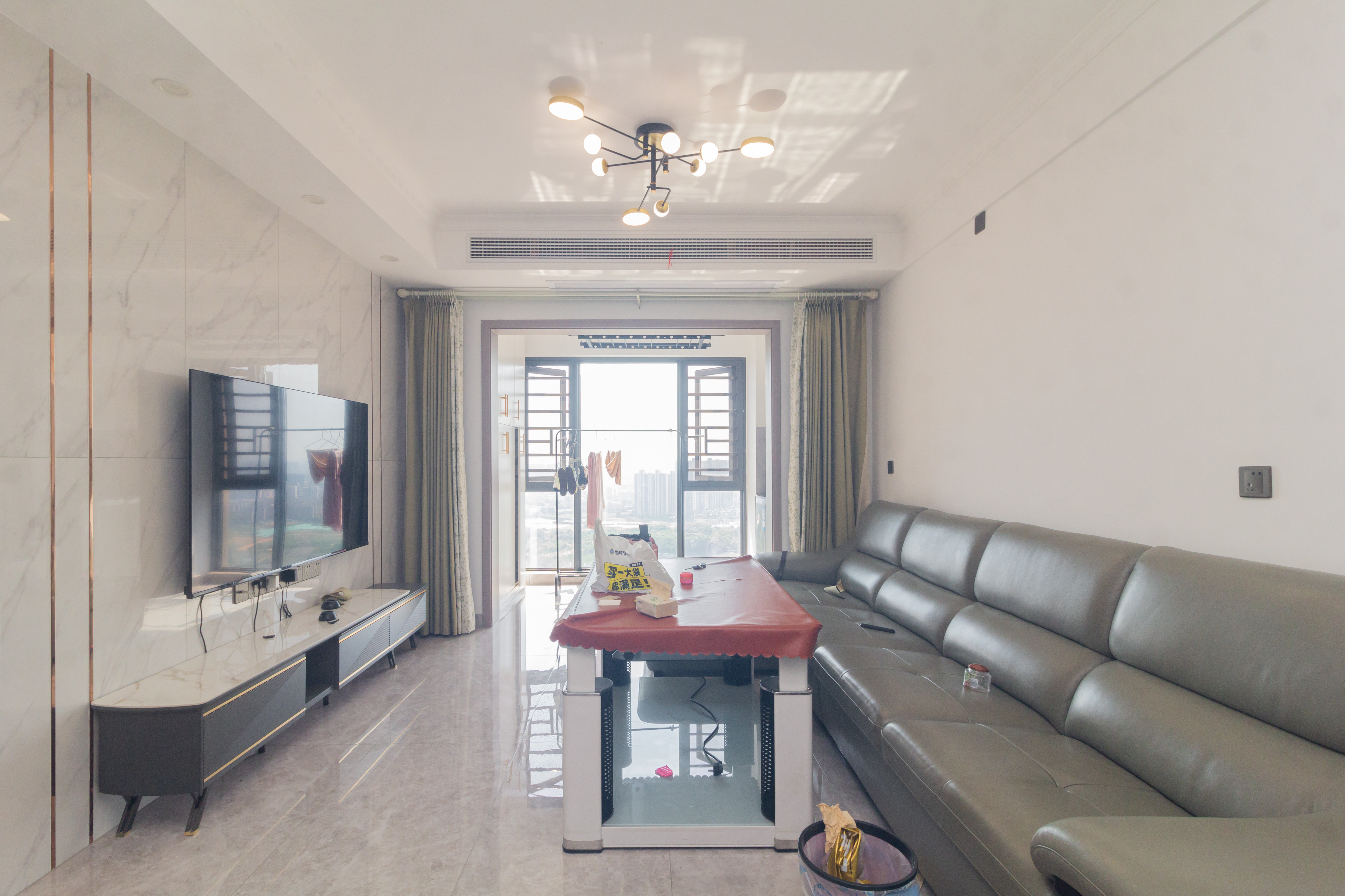 雅居乐新地  3室2厅2卫    93.8万 雅居乐新地  3室2厅2卫    93.8万客厅