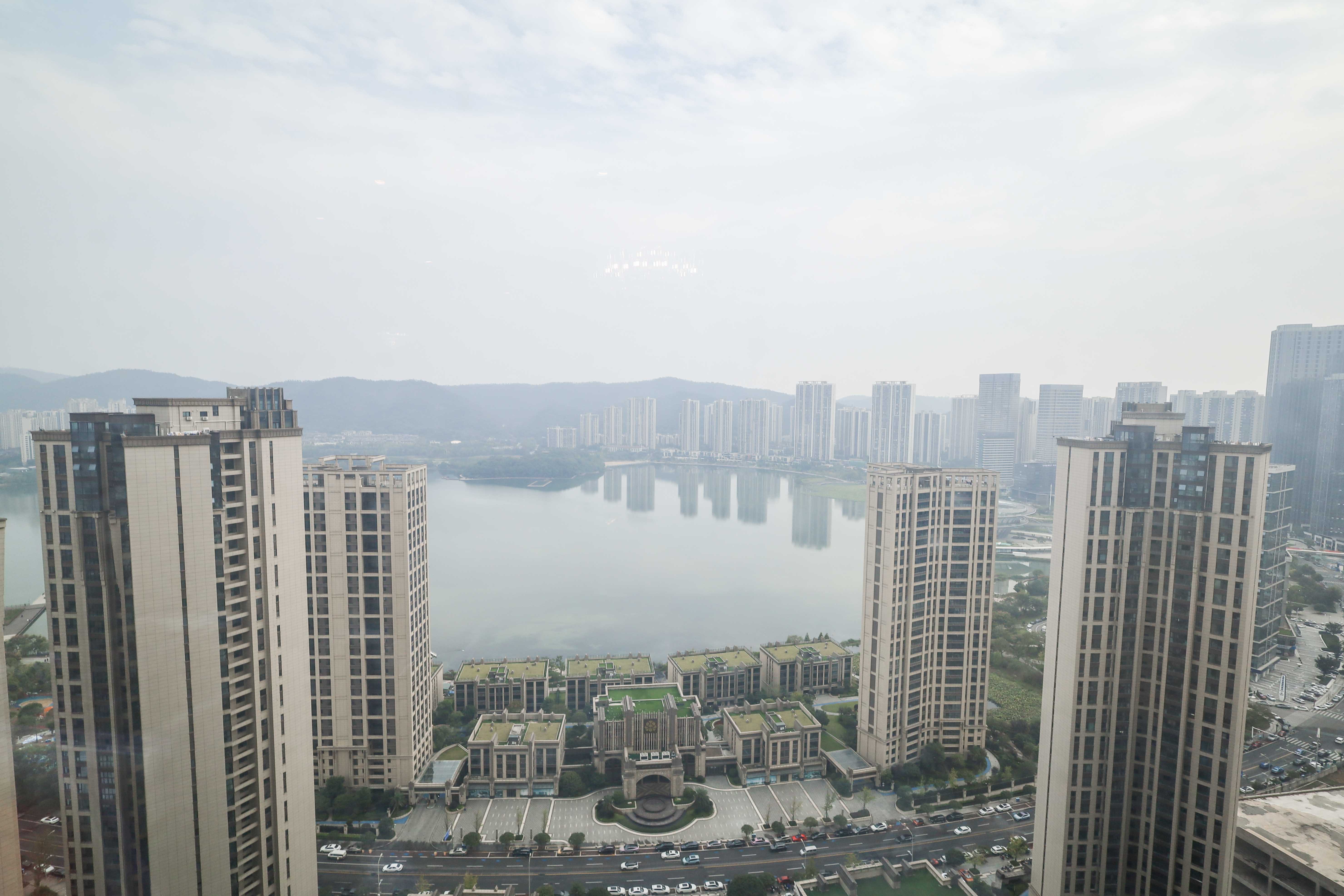 晟通牡丹舸  3室2厅2卫   344.00万阳台