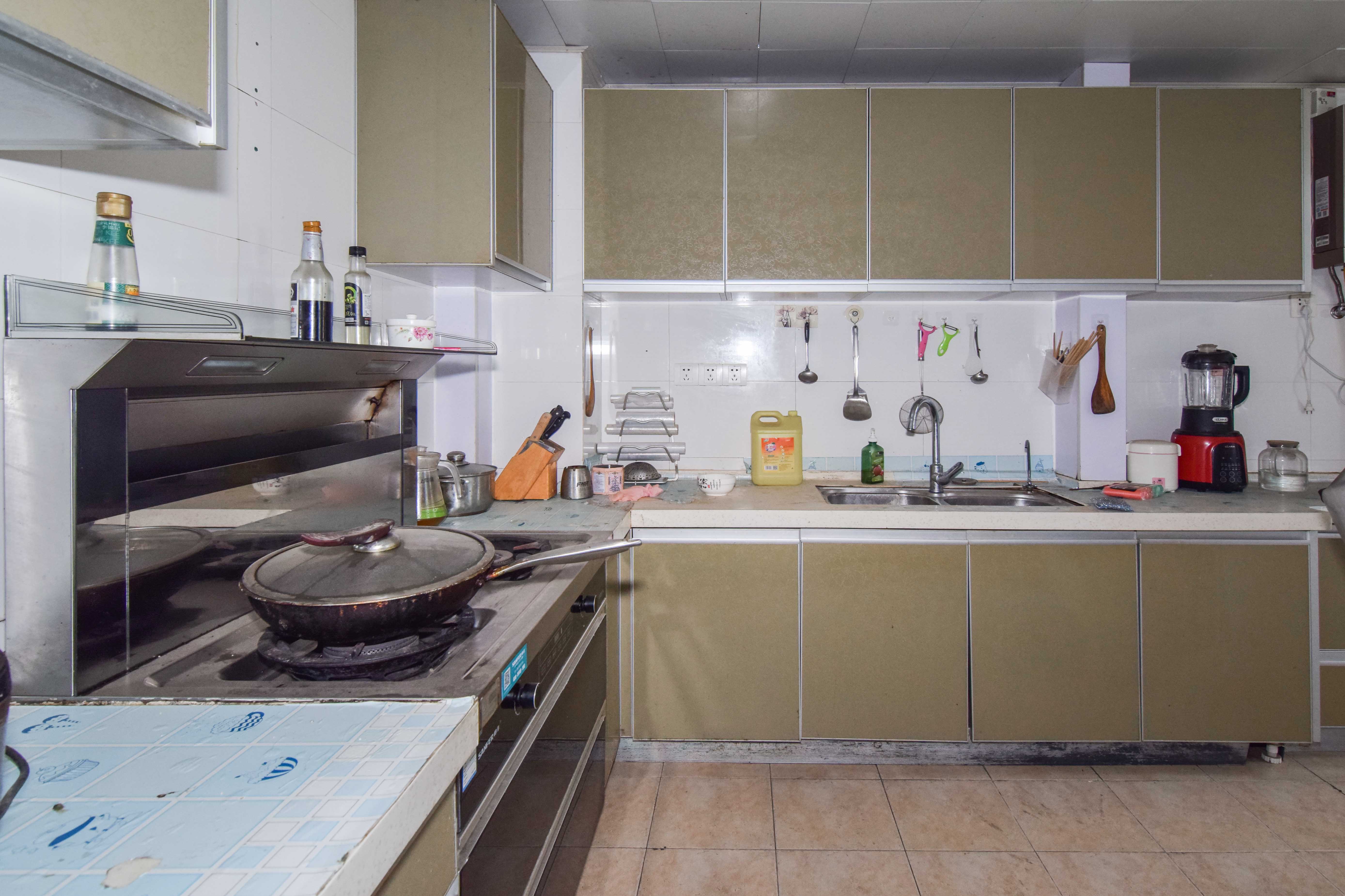 中新森林海  4室2厅2卫    95.0万 中新森林海  4室2厅2卫    95.0万厨房