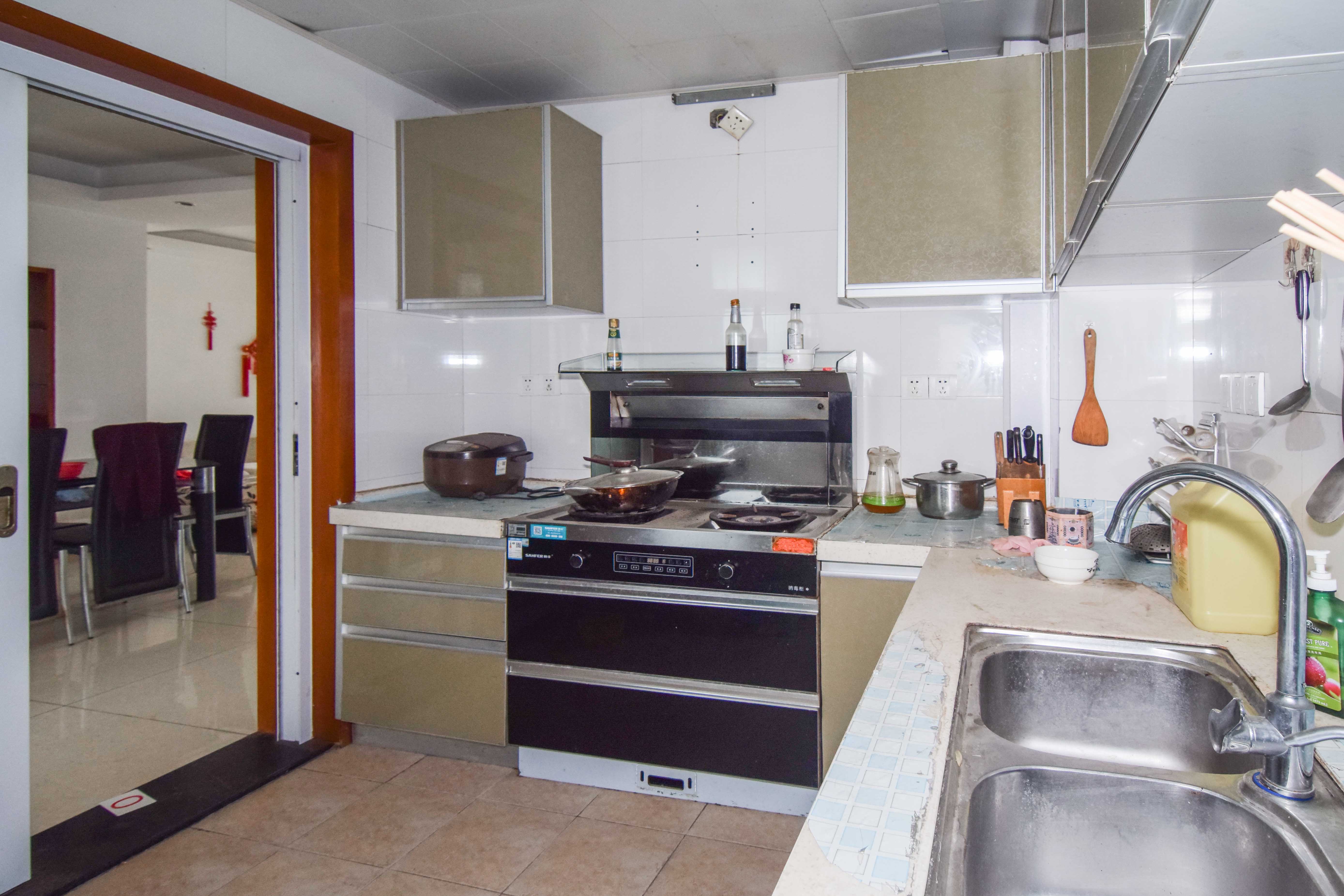 中新森林海  4室2厅2卫    95.0万 中新森林海  4室2厅2卫    95.0万厨房