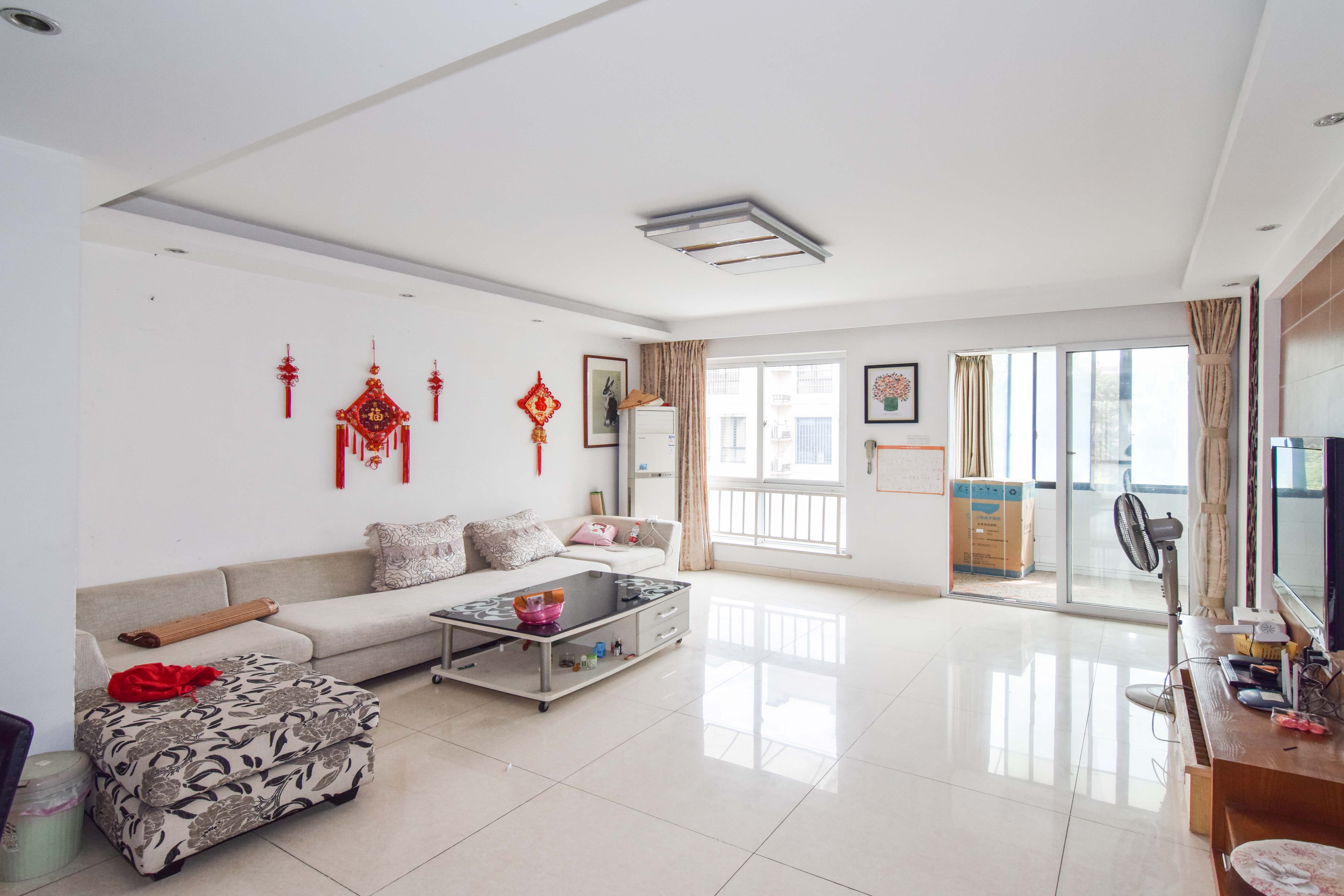 中新森林海  4室2厅2卫    95.0万 中新森林海  4室2厅2卫    95.0万客厅