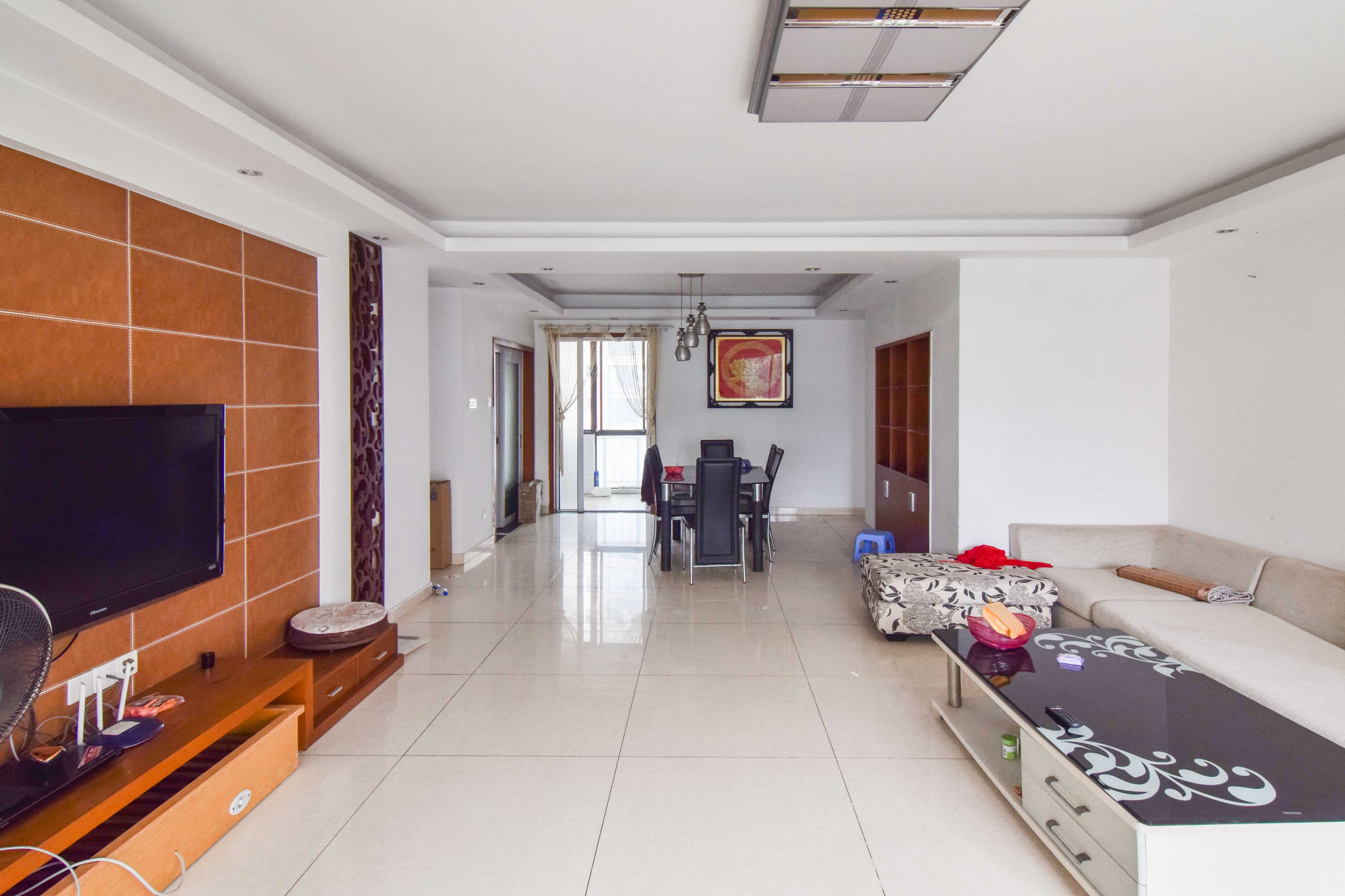 中新森林海  4室2厅2卫    95.0万 中新森林海  4室2厅2卫    95.0万客厅