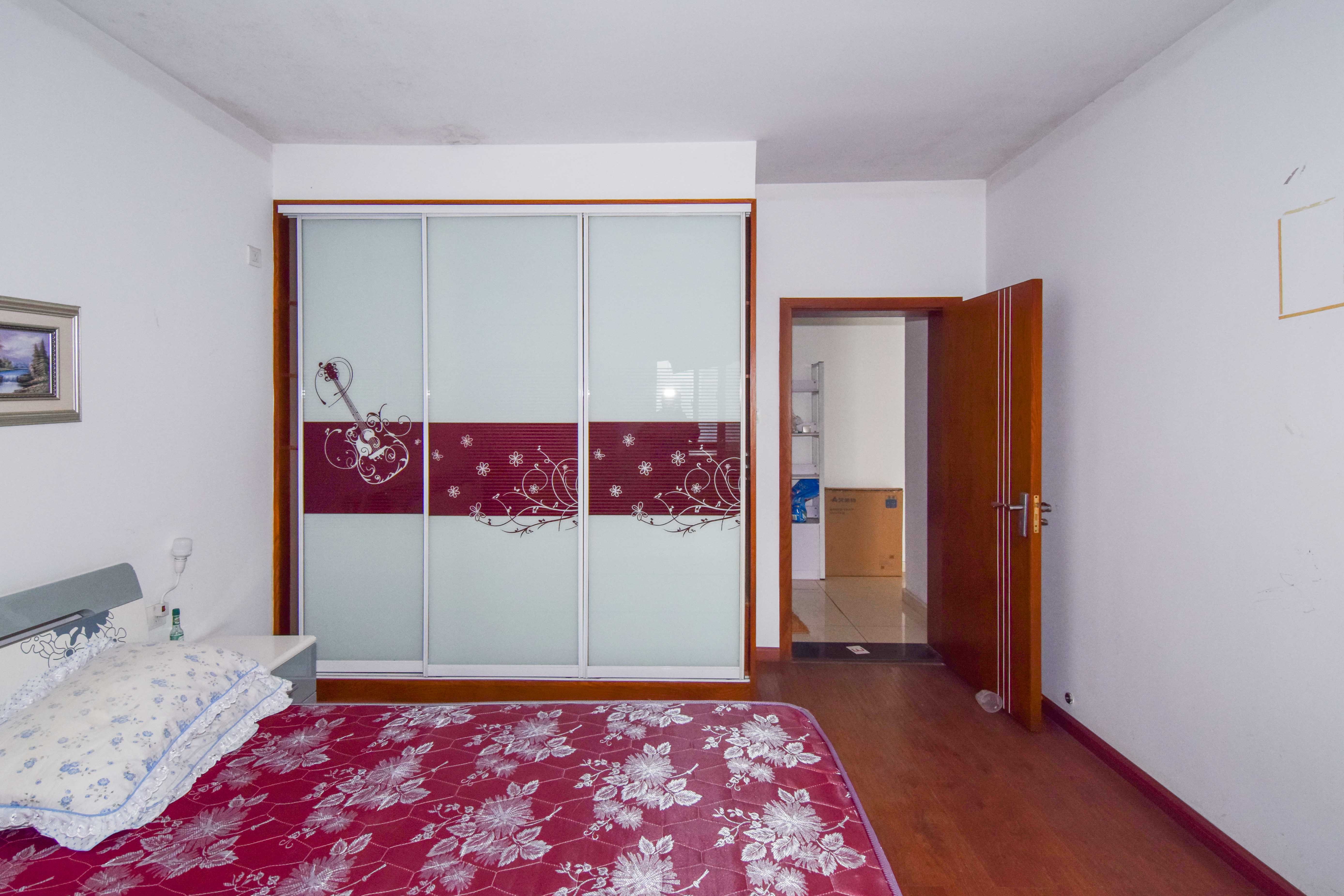 中新森林海  4室2厅2卫    95.0万 中新森林海  4室2厅2卫    95.0万卧室