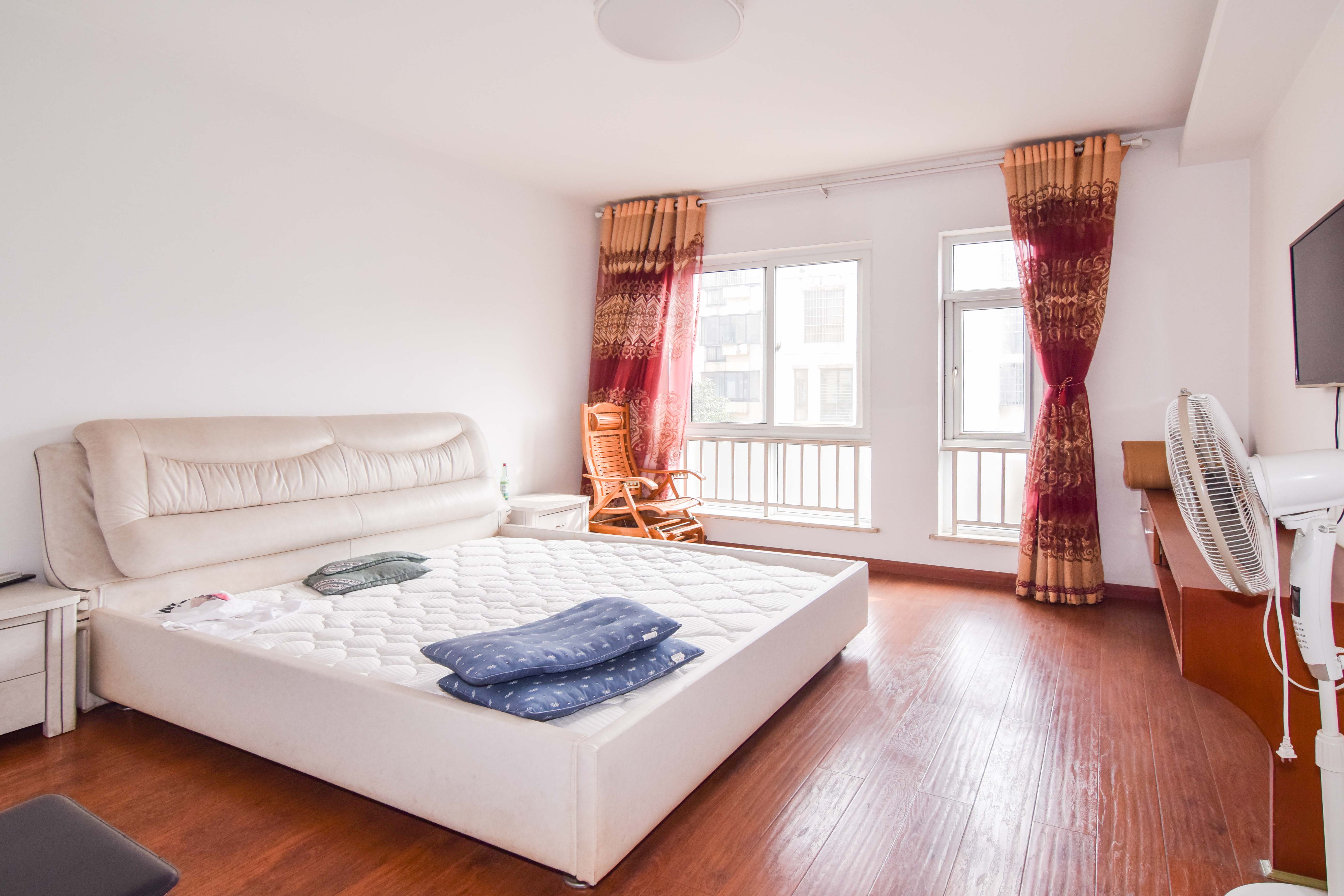 中新森林海  4室2厅2卫    95.0万 中新森林海  4室2厅2卫    95.0万卧室