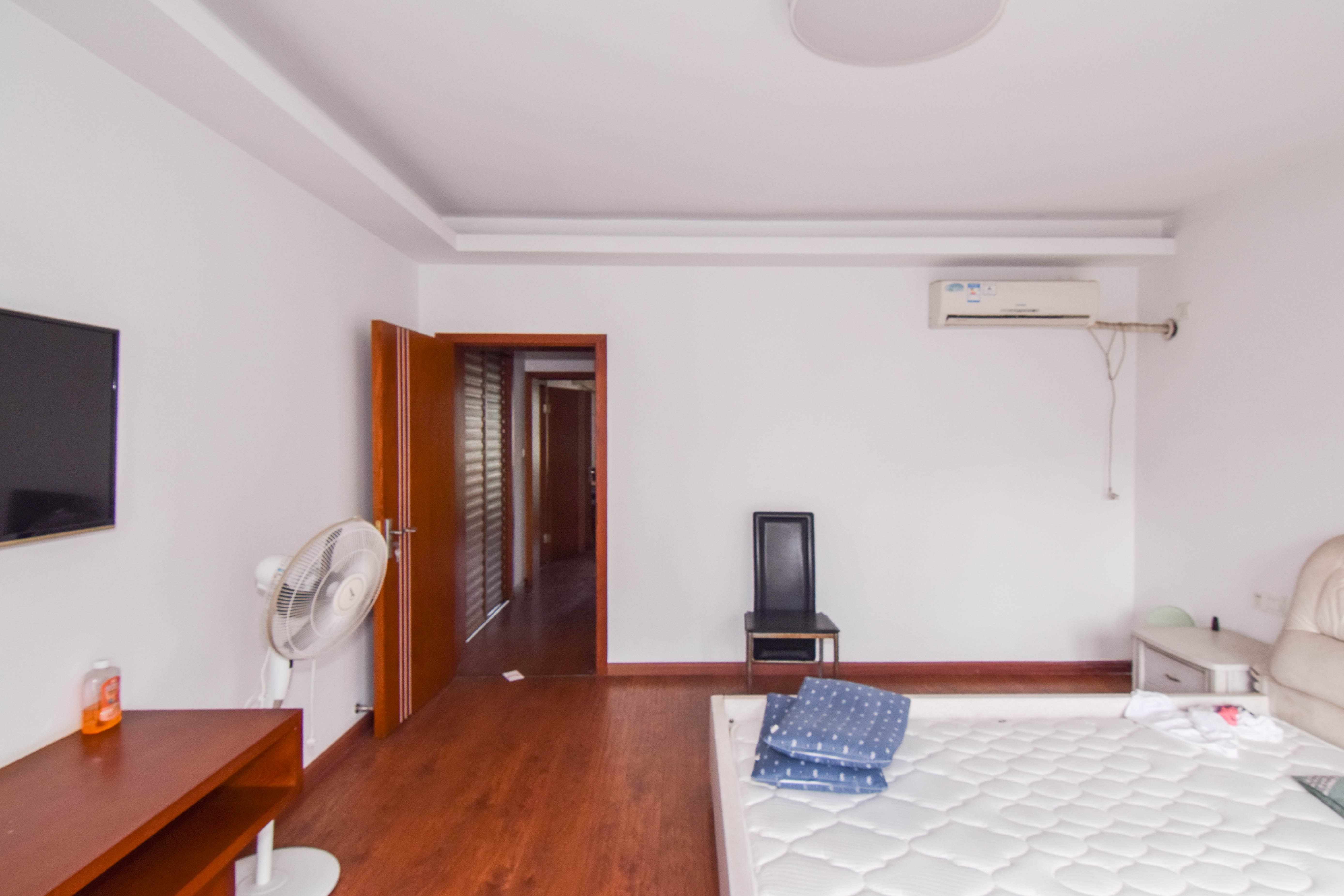 中新森林海  4室2厅2卫    95.0万 中新森林海  4室2厅2卫    95.0万卧室