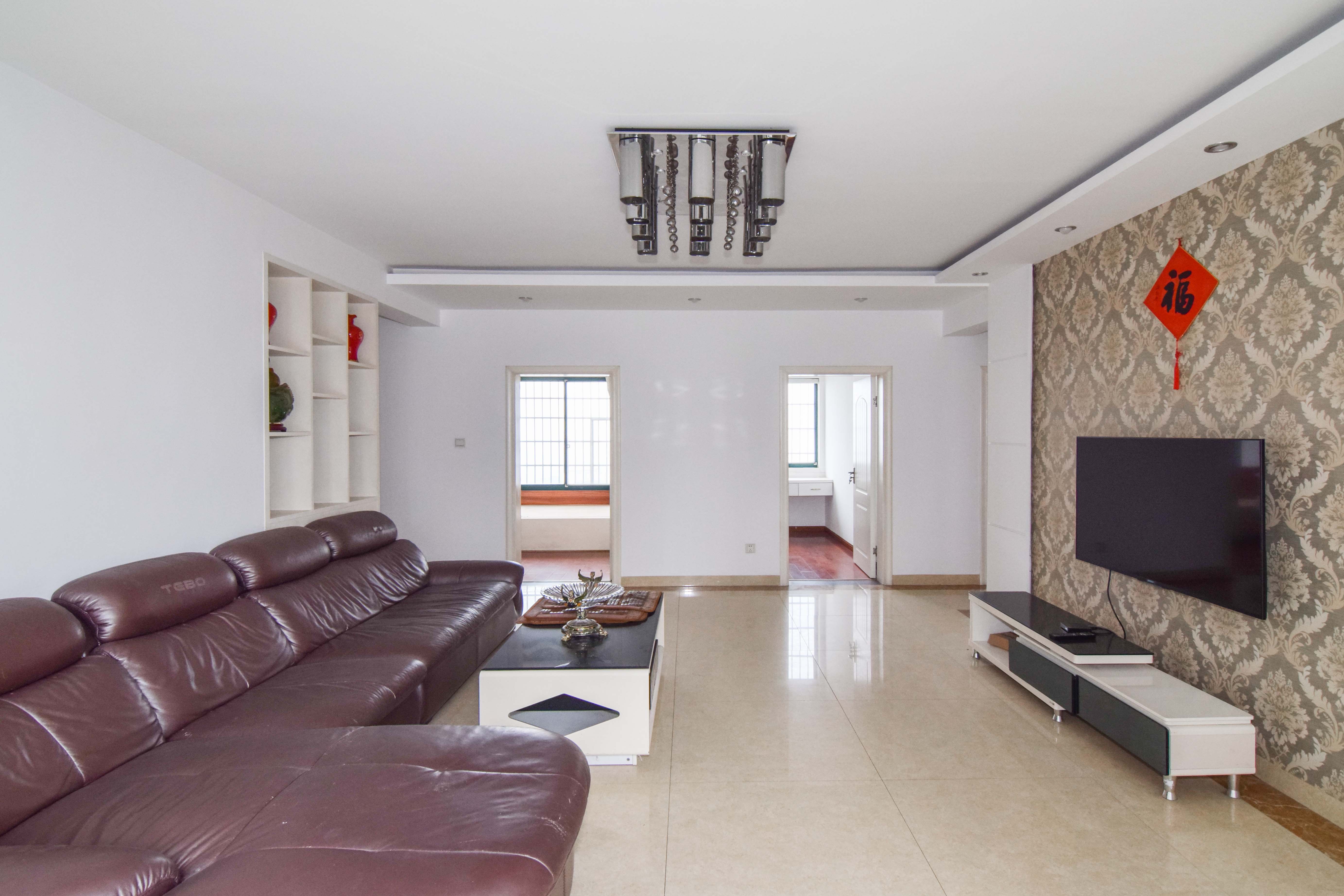 红建华府  3室2厅2卫    65.0万 红建华府  3室2厅2卫    65.0万