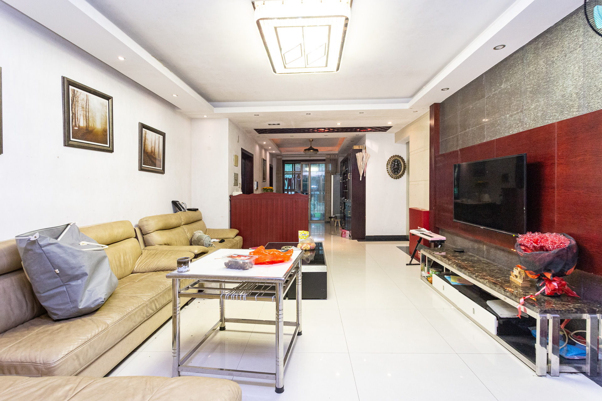 长沙玫瑰园 3室2厅2卫 100.0万 长沙玫瑰园 3室2厅2卫 100.0万客厅