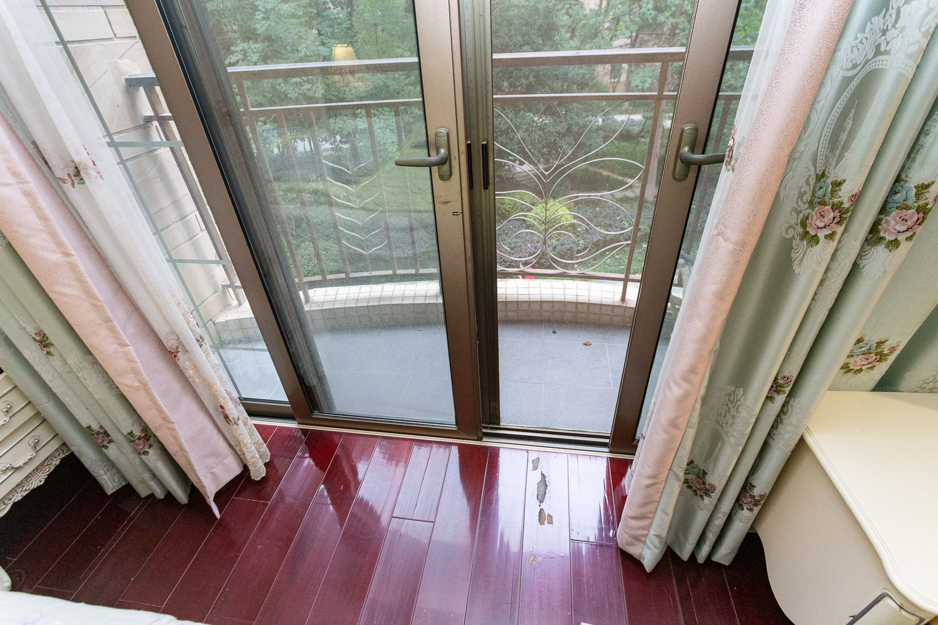 长沙玫瑰园 3室2厅2卫 100.0万 长沙玫瑰园 3室2厅2卫 100.0万阳台