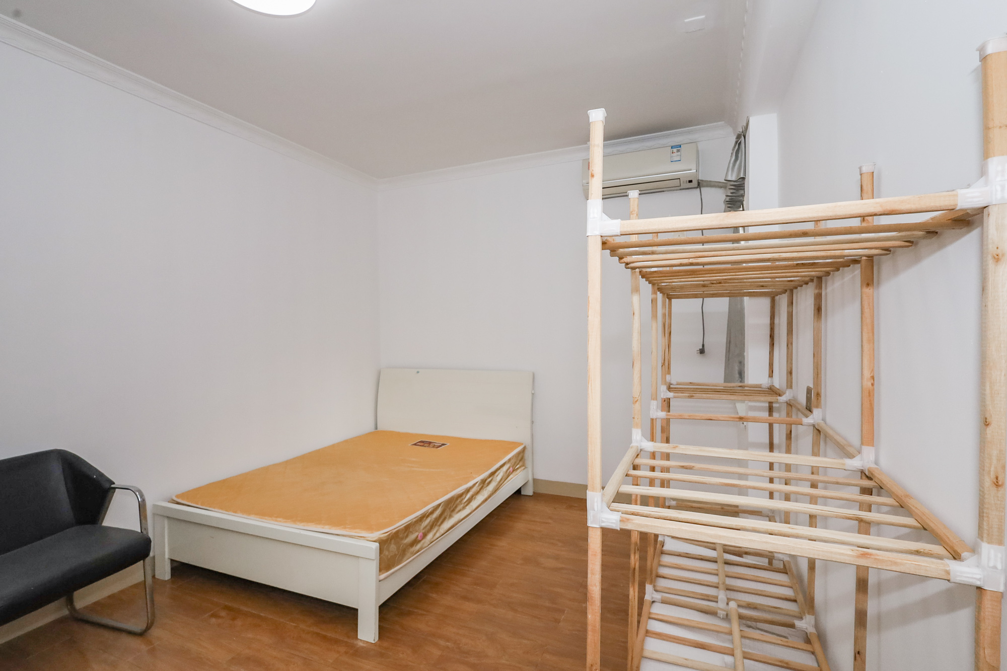 钰龙天下二期(钰龙佳园) 2室2厅1卫 230.0万 钰龙天下二期(钰龙佳园) 2室2厅1卫 230.0万卧室